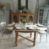 Round table with 1 extension oak base tray and patinated extension pearl gray.