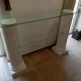 Column console in staff