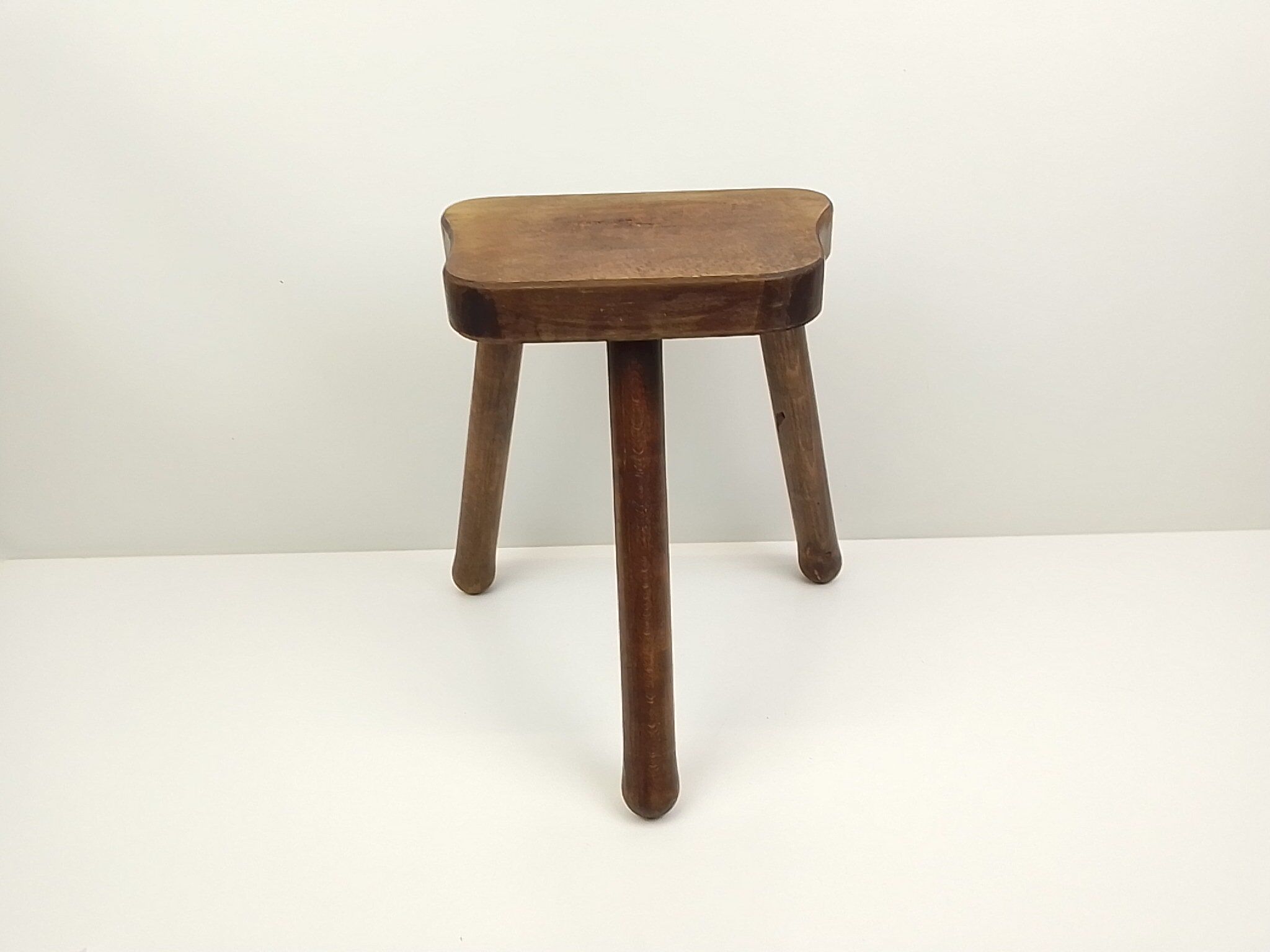 Wooden tripod stool 33 cm