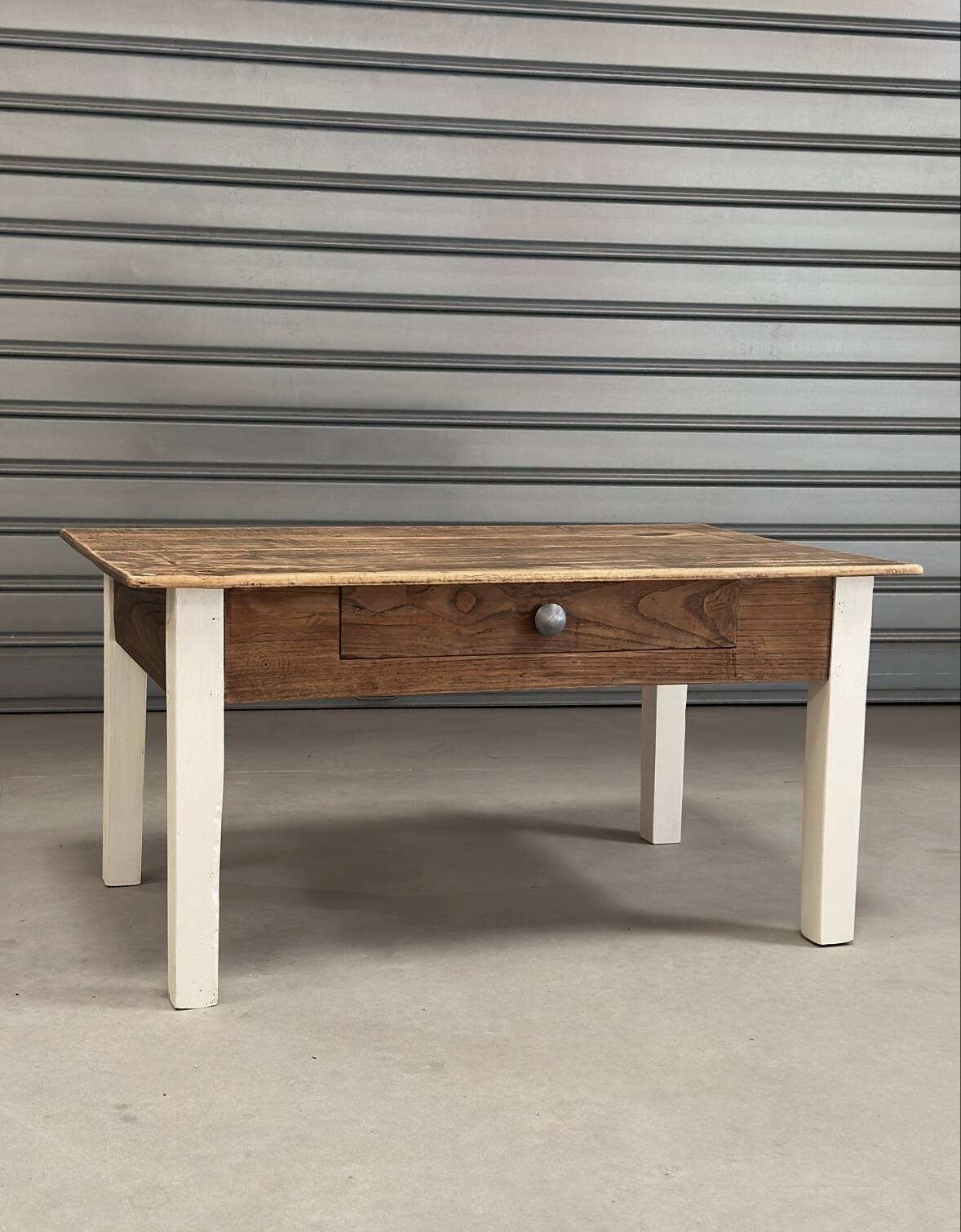 Table basse en bois avec tiroir