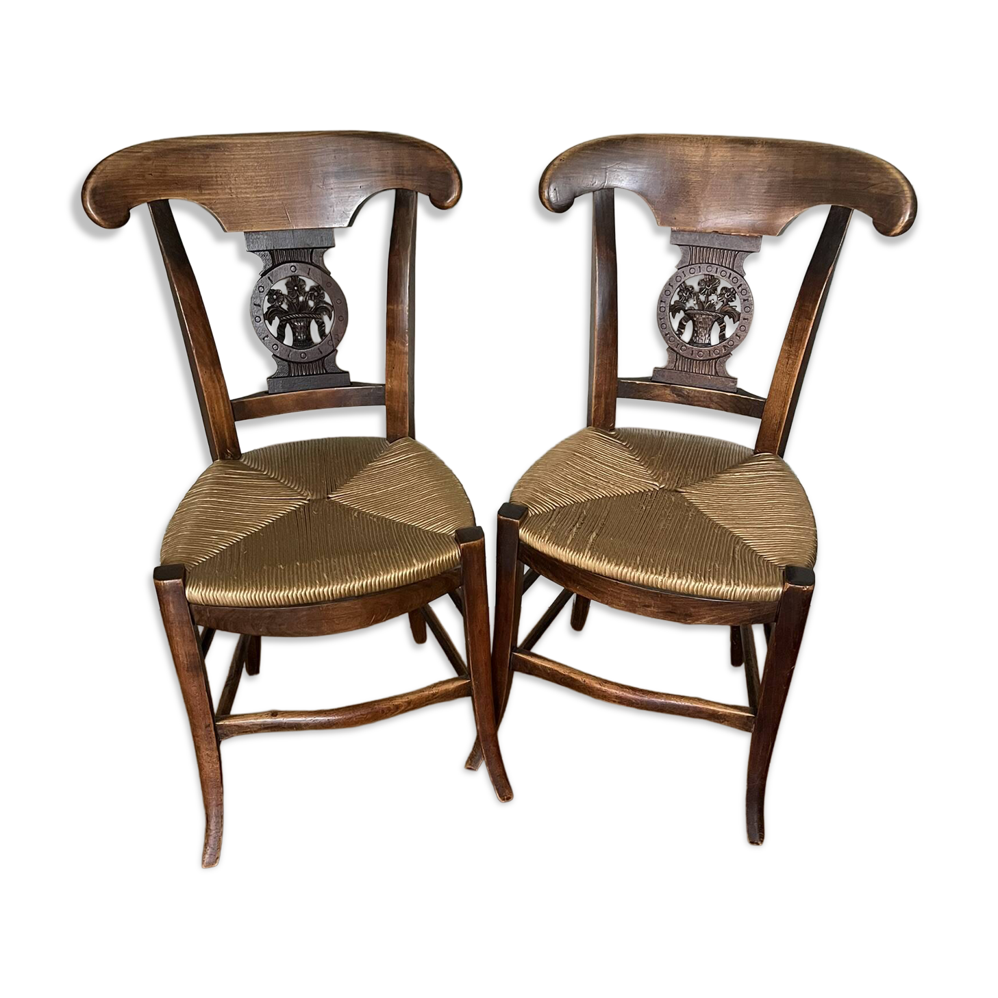Paire de chaises Directoire en noyer, France circa 1810-1830