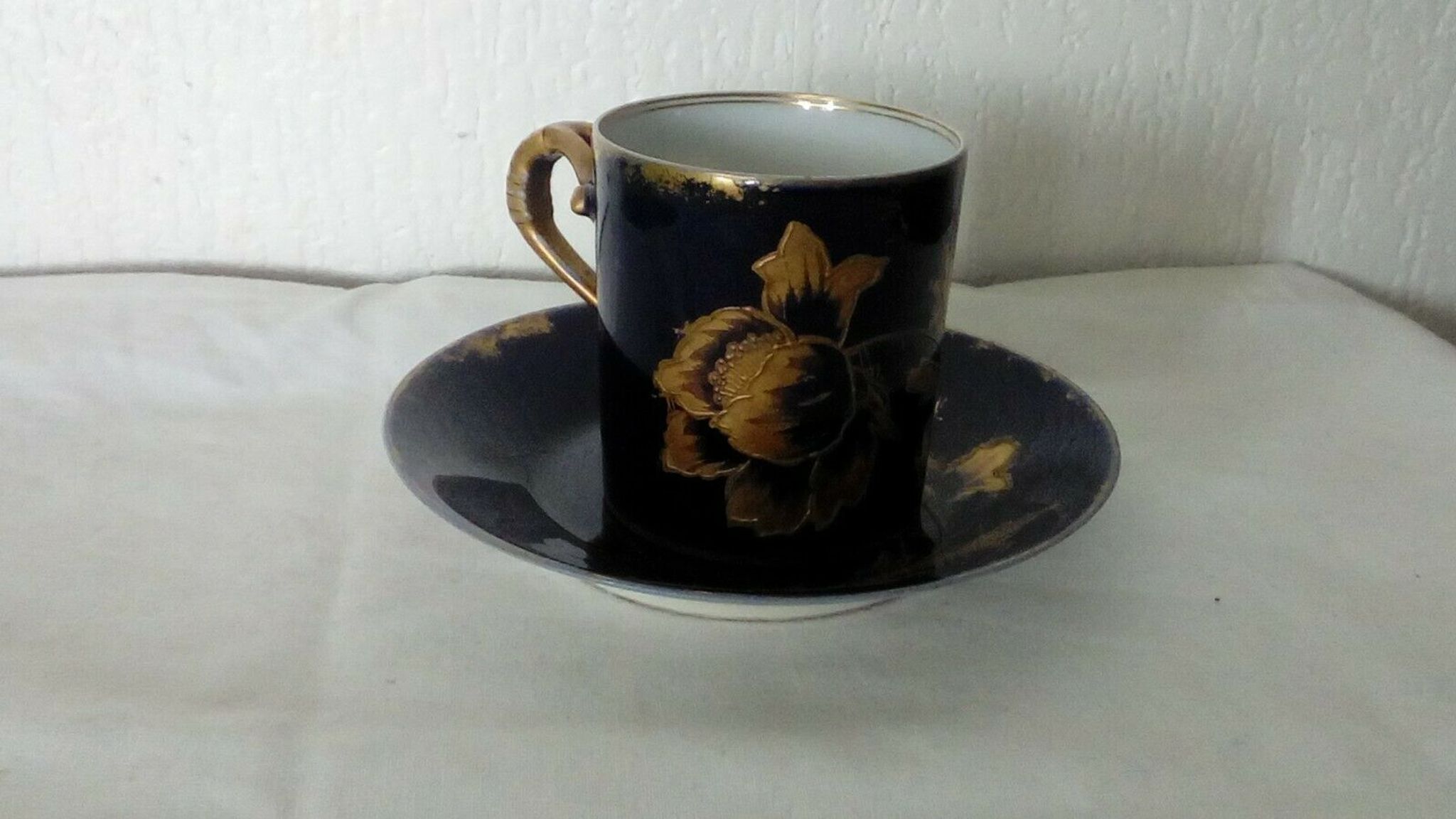 Haviland porcelain cup in blue from Sèvres, gilded with fine gold c.f.h g.d.m.