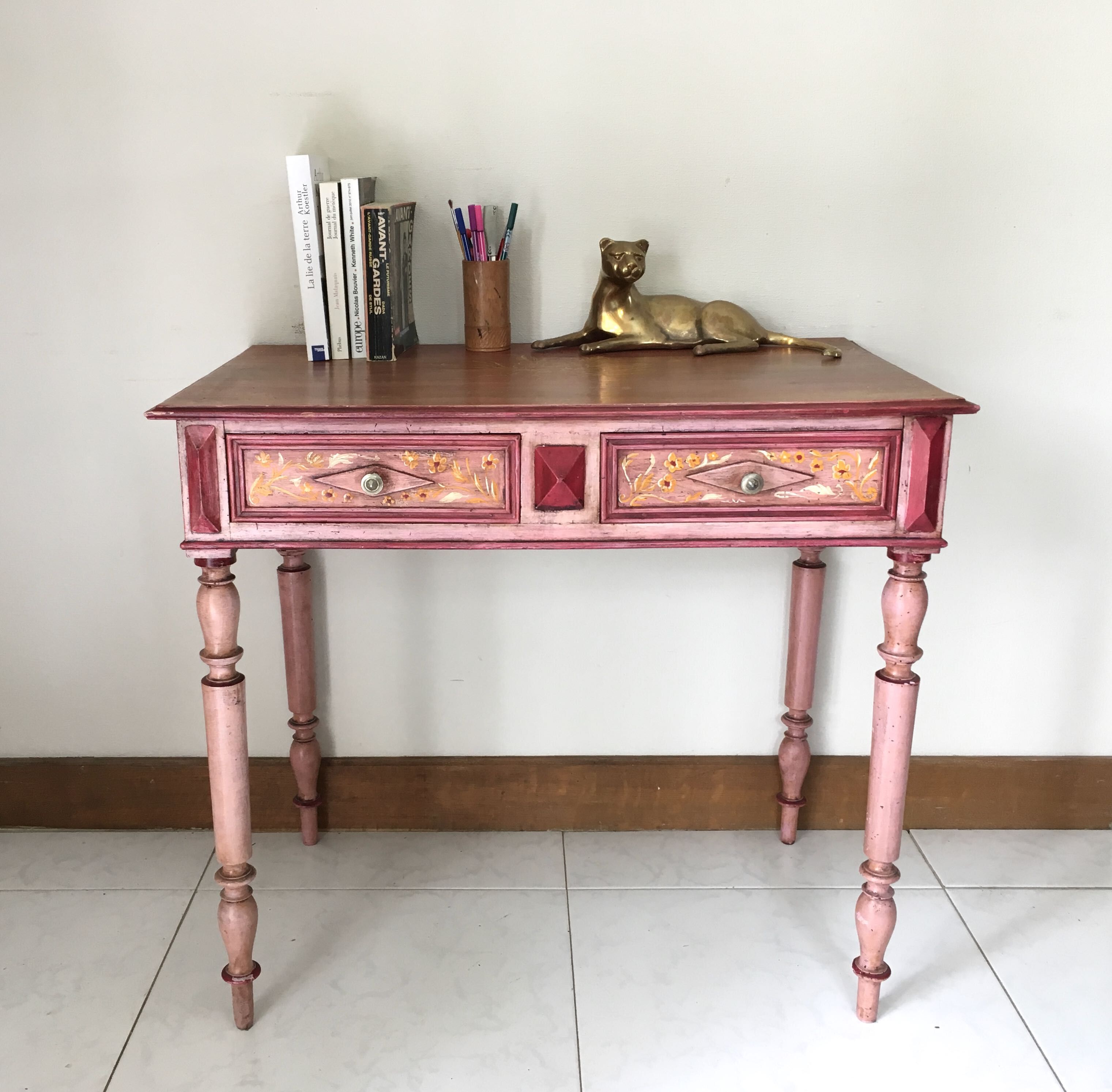 Table d’appoint à tiroirs ou bureau d'enfant