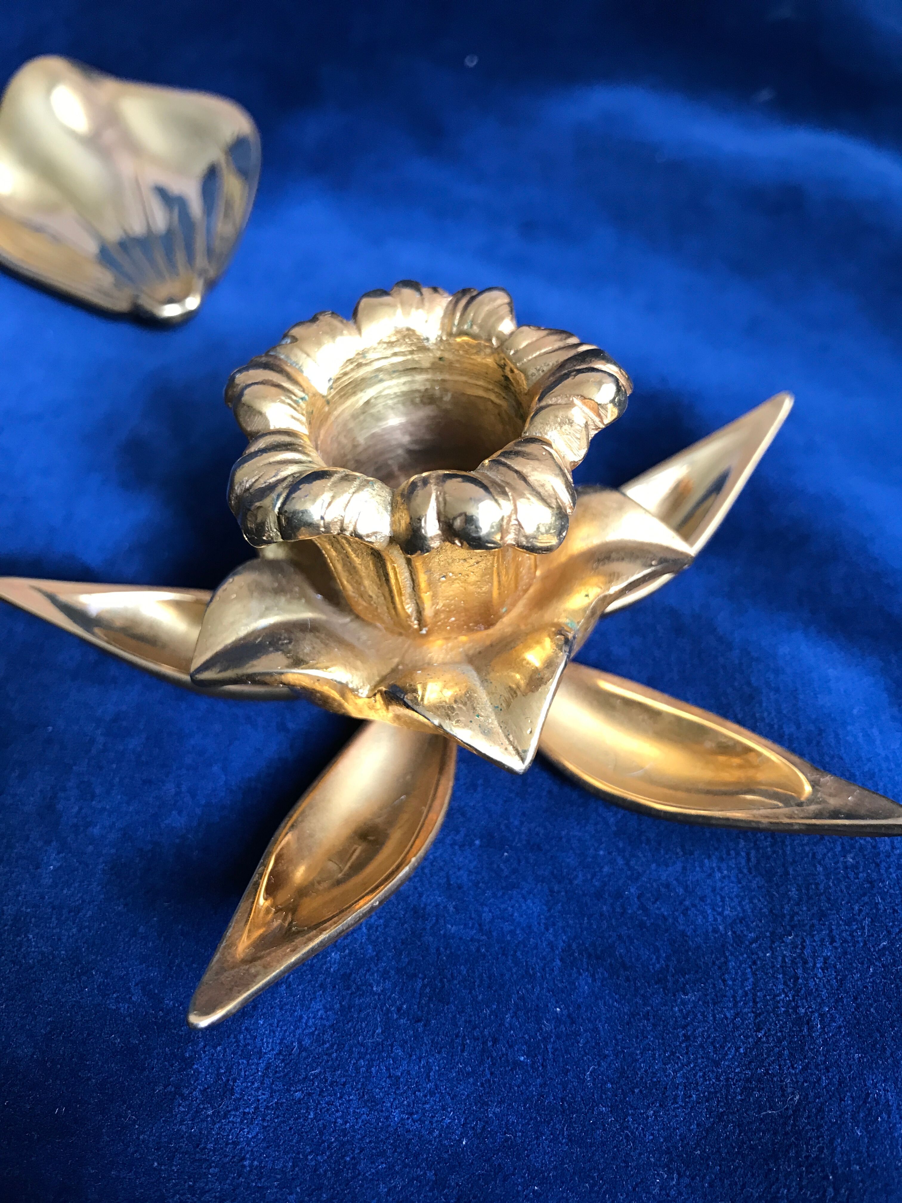 Flower candle holder with 5 ashtrays