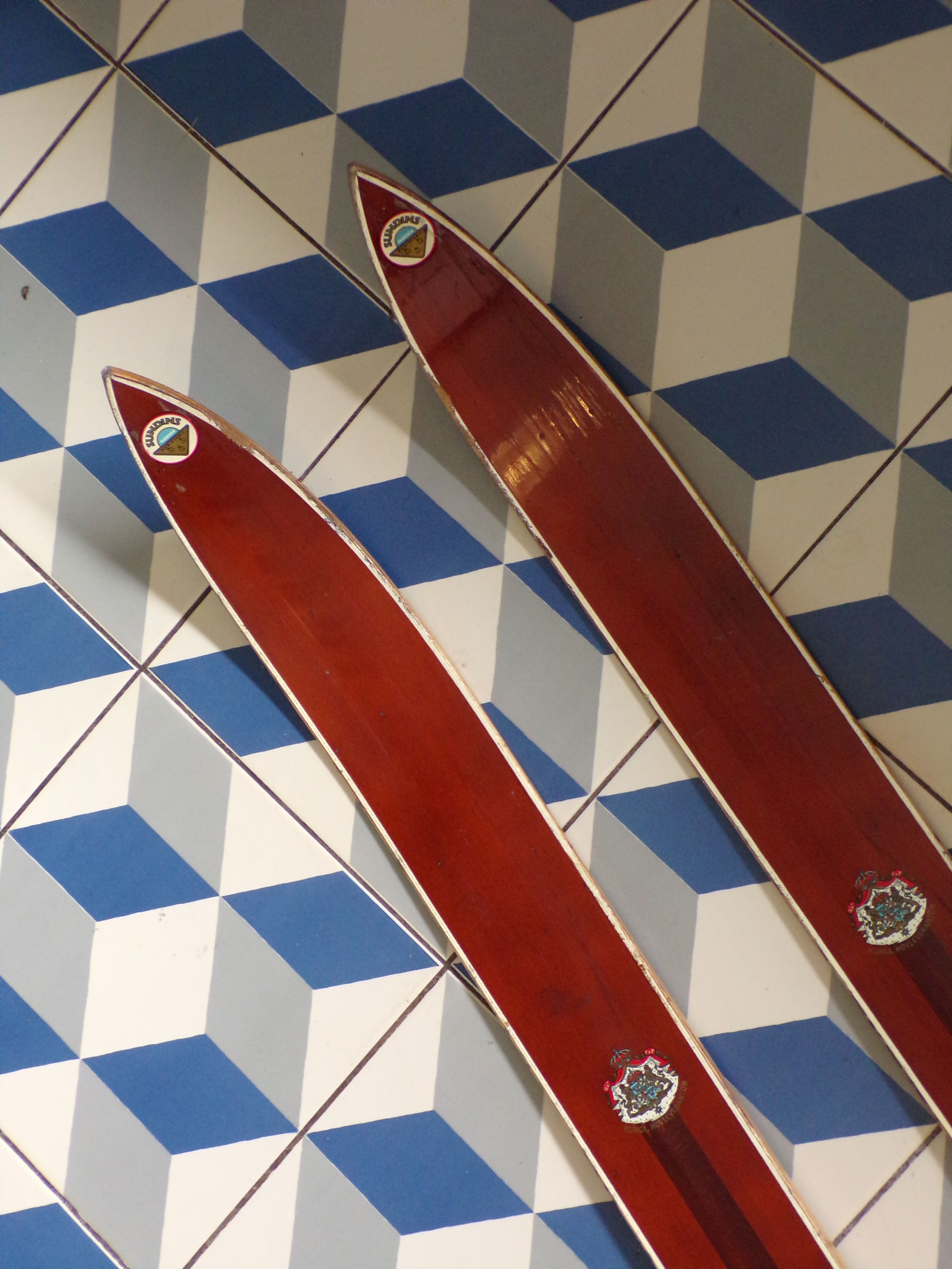 Vintage wooden skis 205 cm