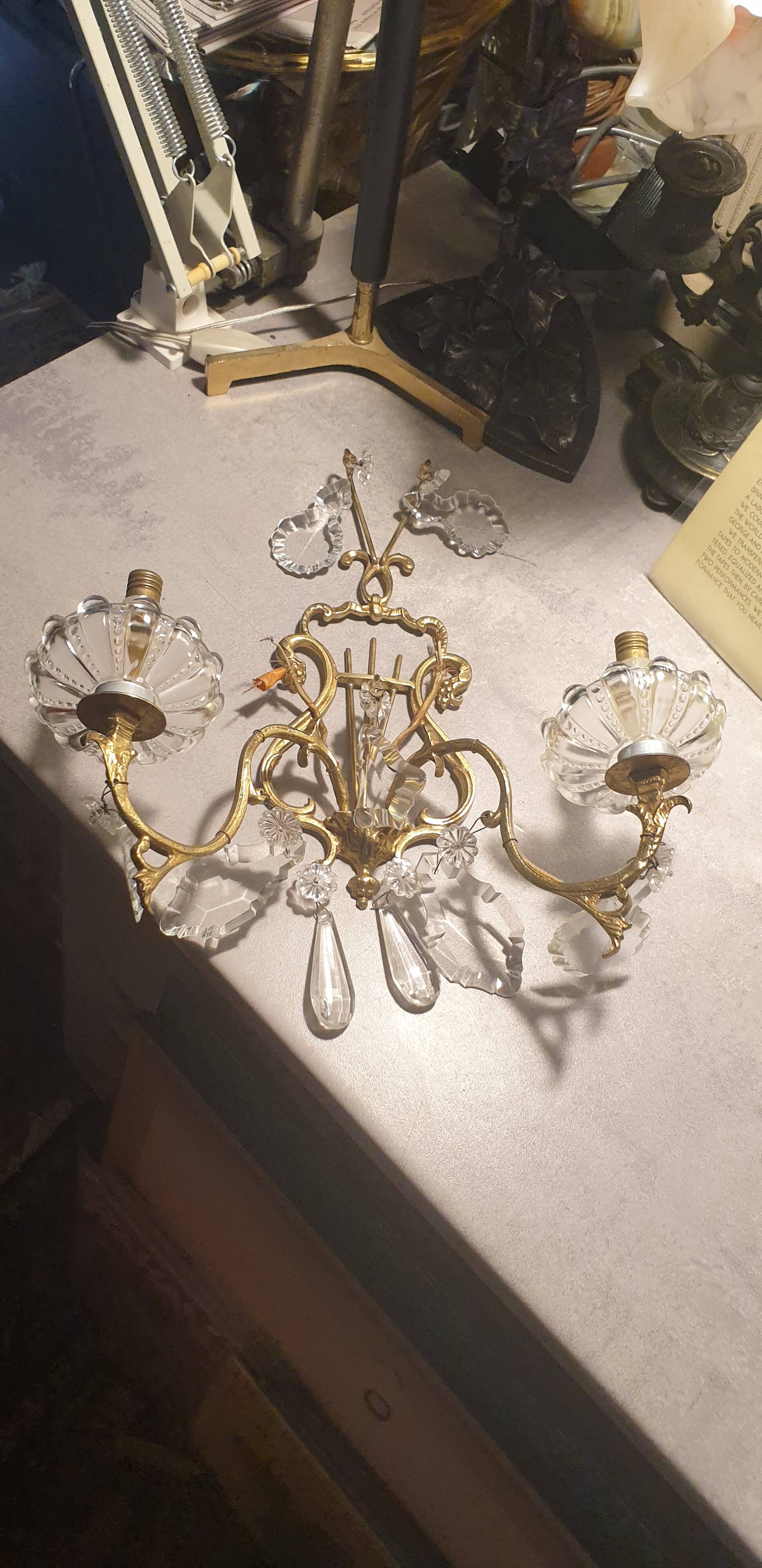 1 crystal prism wall light with 2 lights