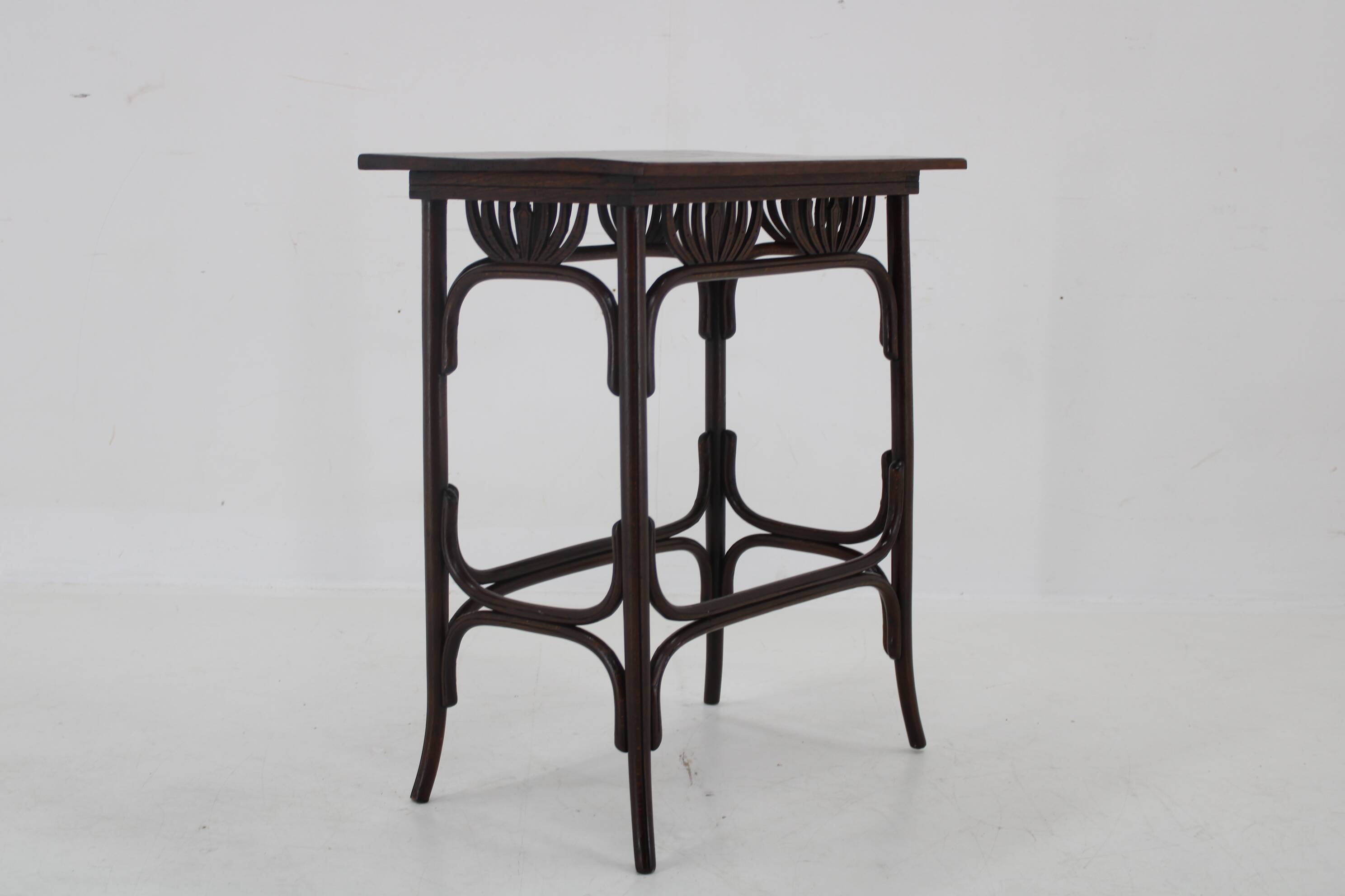 Art Nouveau Table Fischel No. 10, circa 1910, Thonet Style