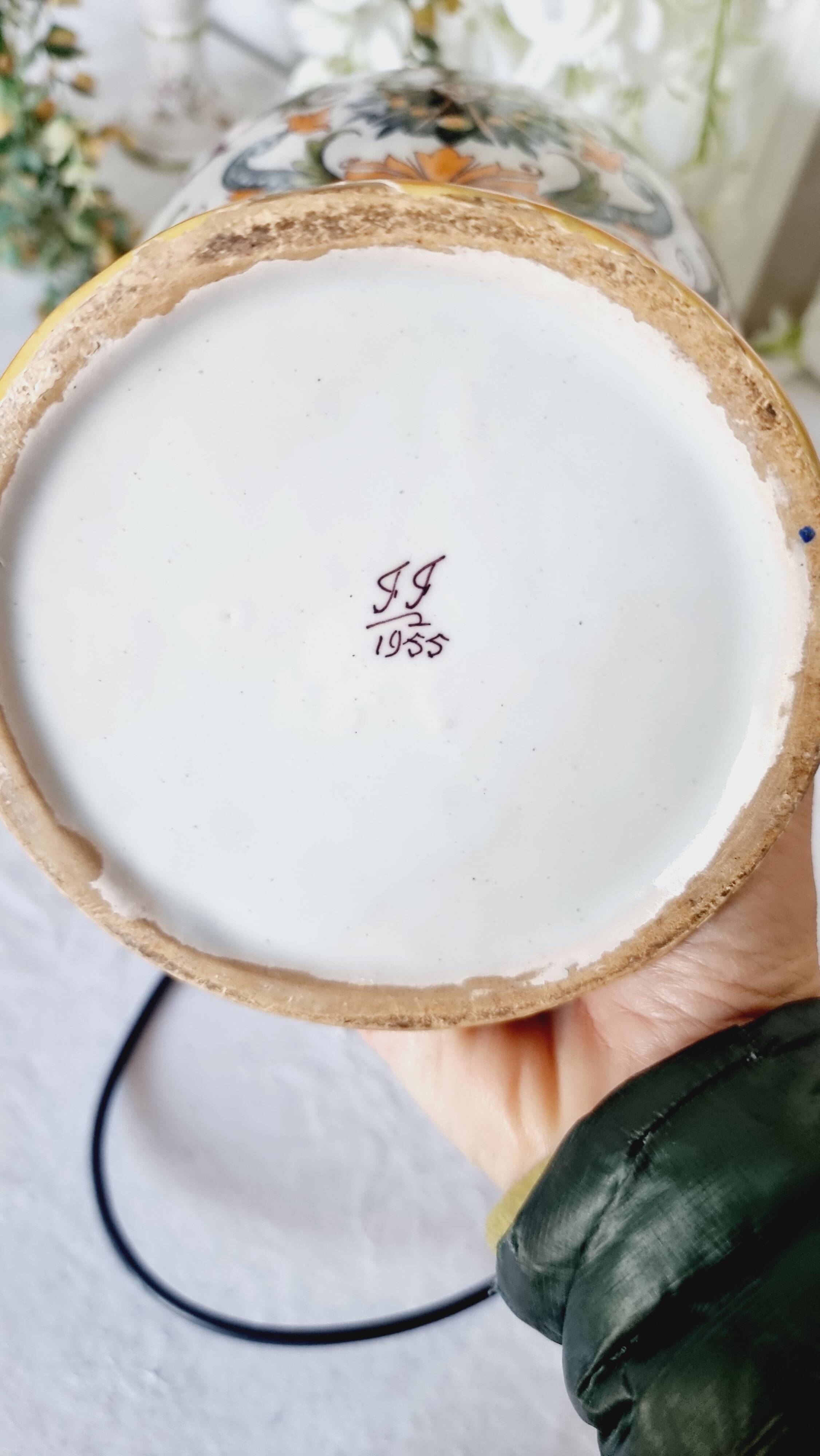 Table lamp in fine earthenware, 1950, in Renaissance style.