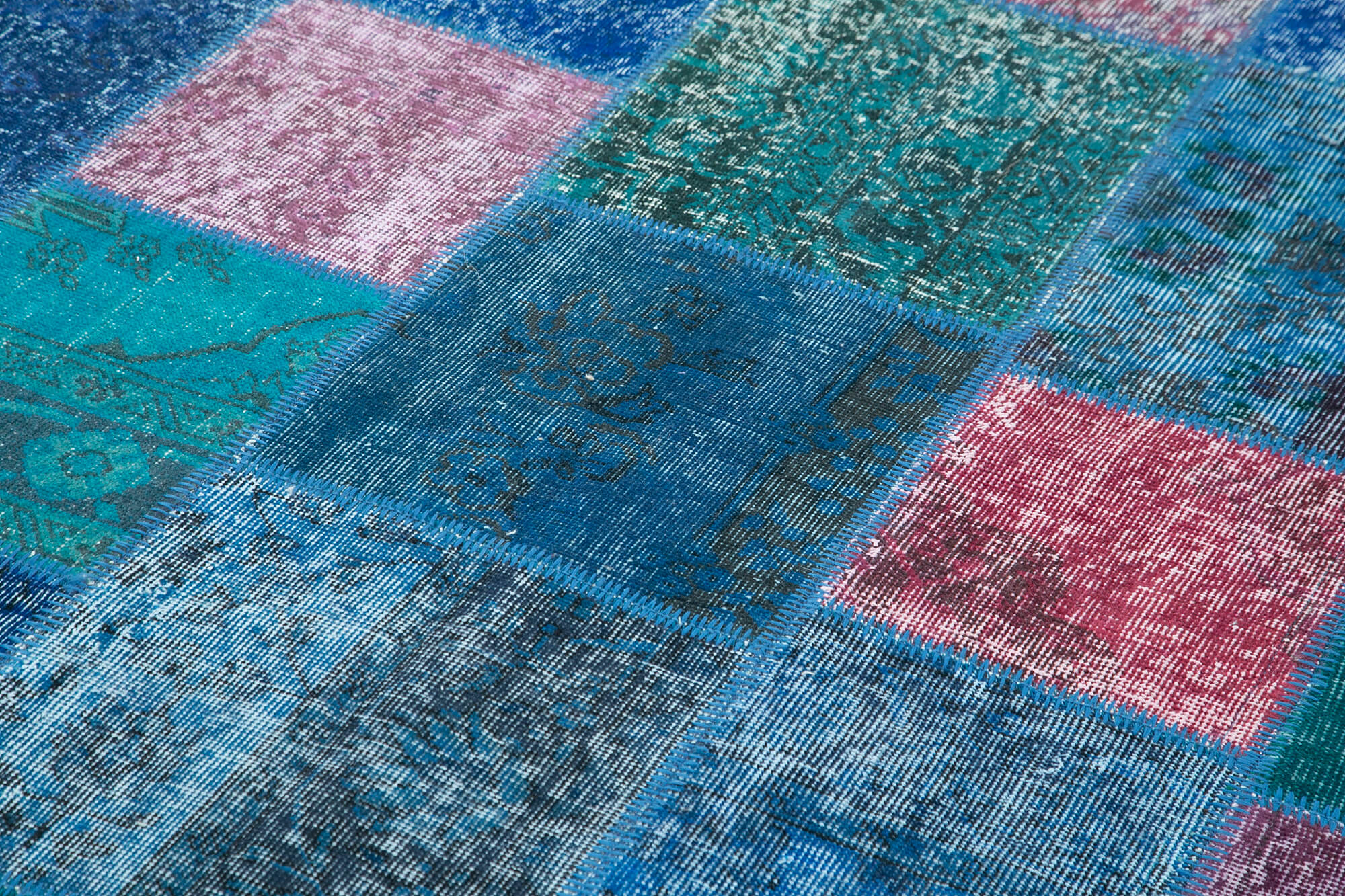 Tapis oriental contemporain 203 cm x 300 cm bleu patchwork fait à la main
