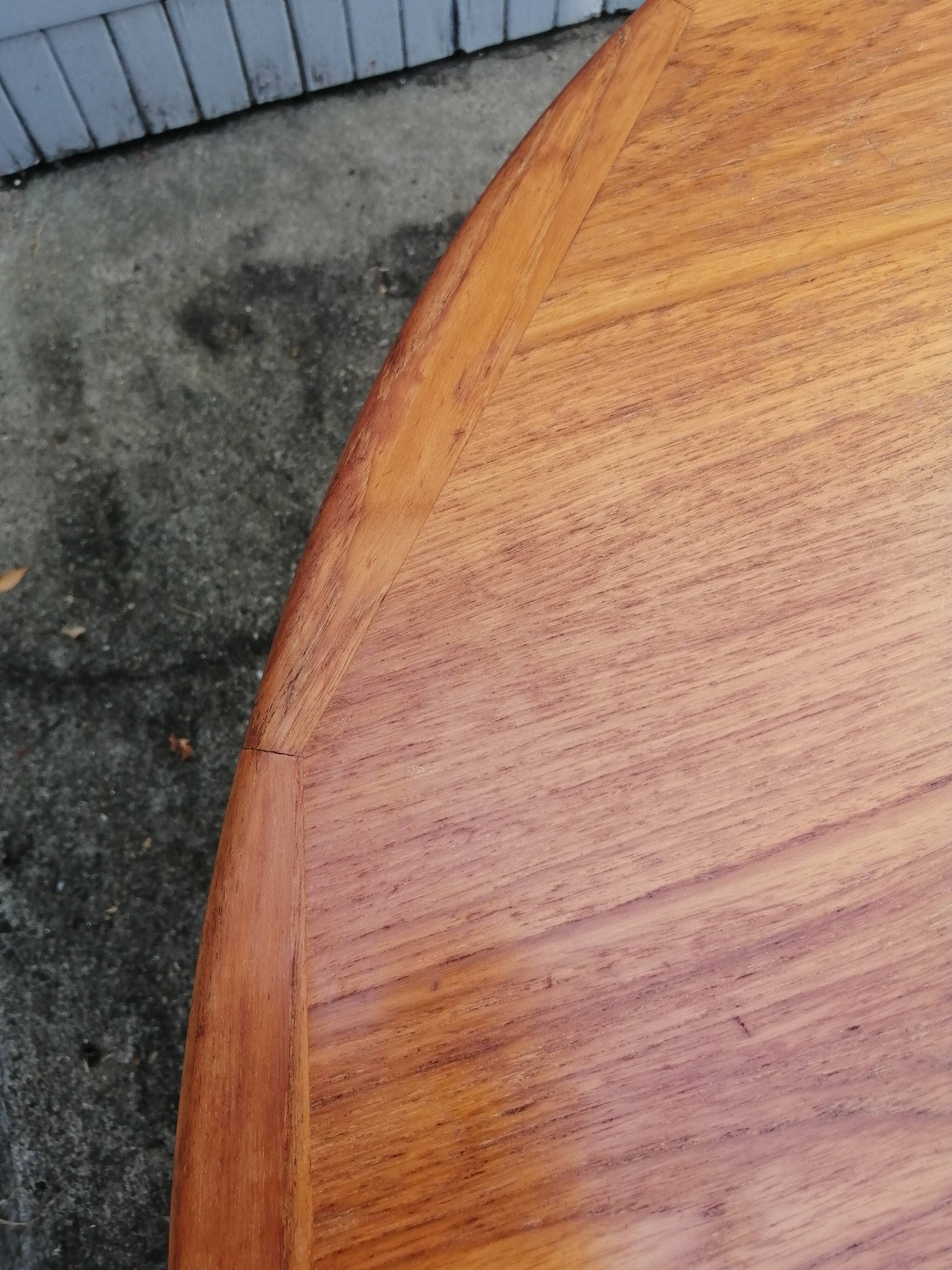 Danish teak dining table from the 1971s with extension cord