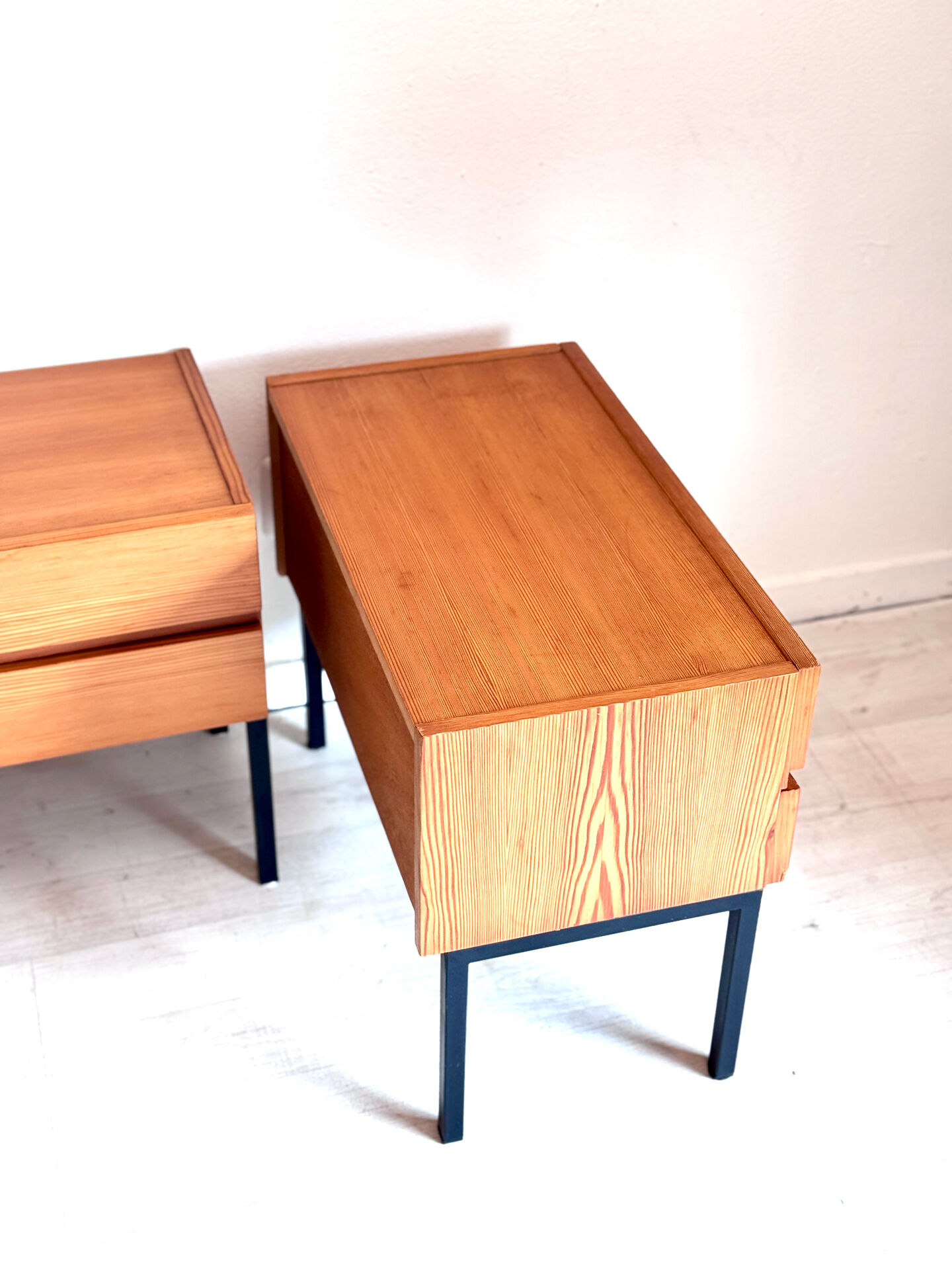 Vintage nachtkastjes minimalistisch jaren 60