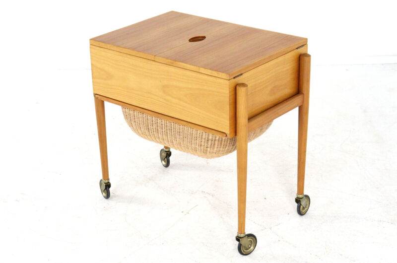 Lotos sewing box