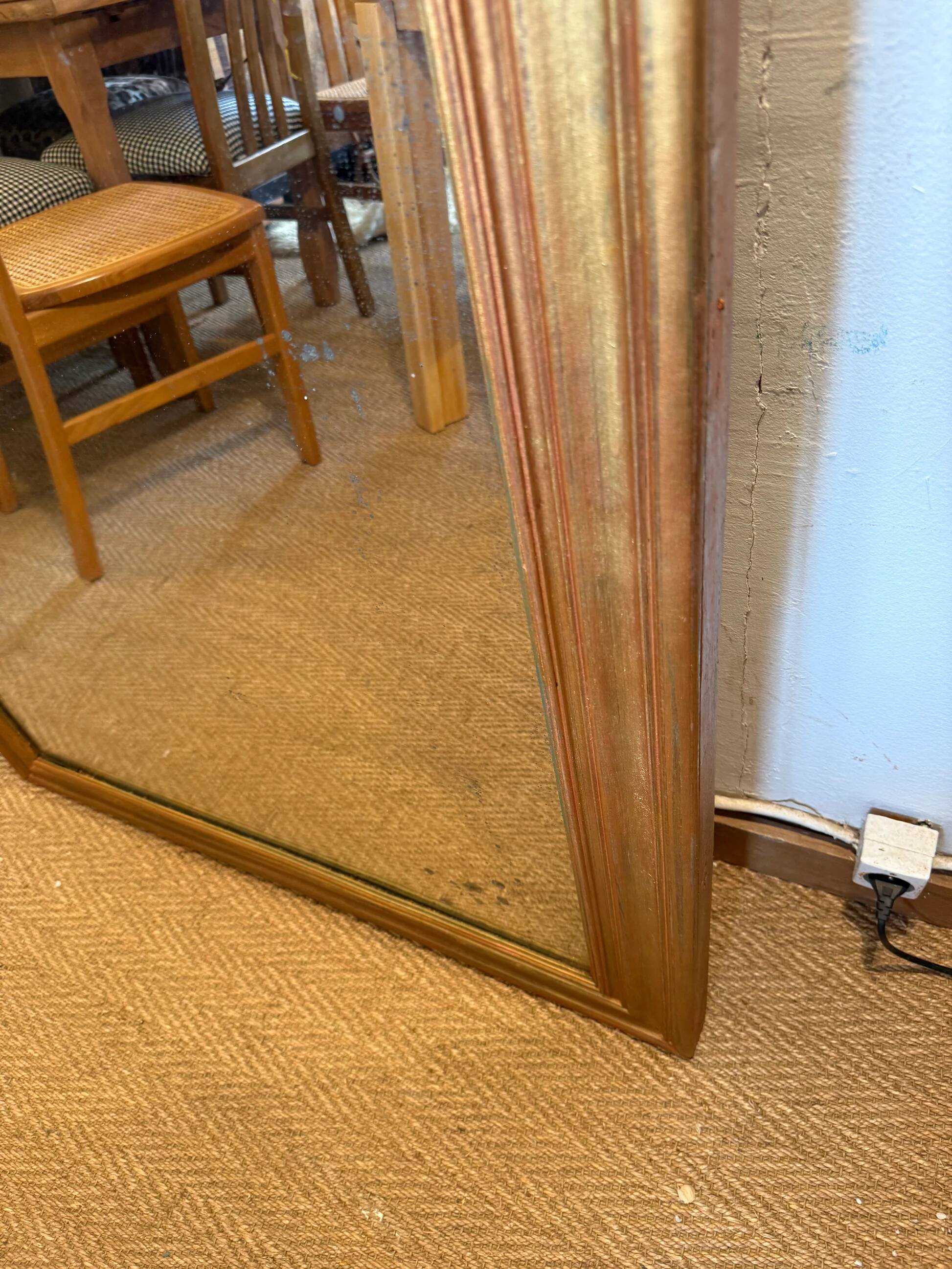 Grand miroir ancien en bois patiné doré
