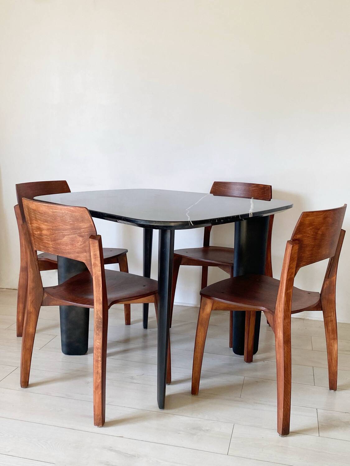 AMPM marble table for 4 people