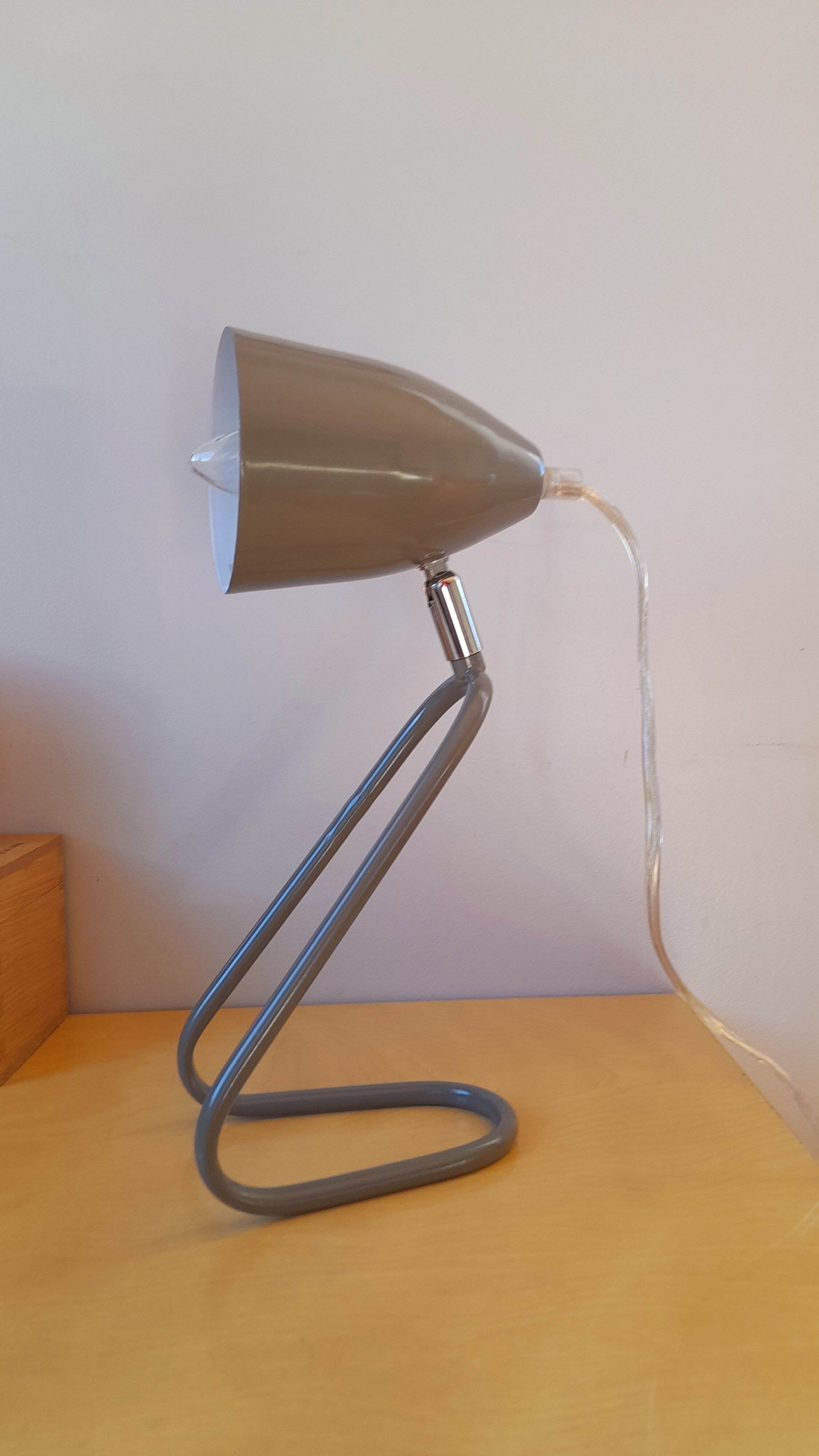 Desk lamp