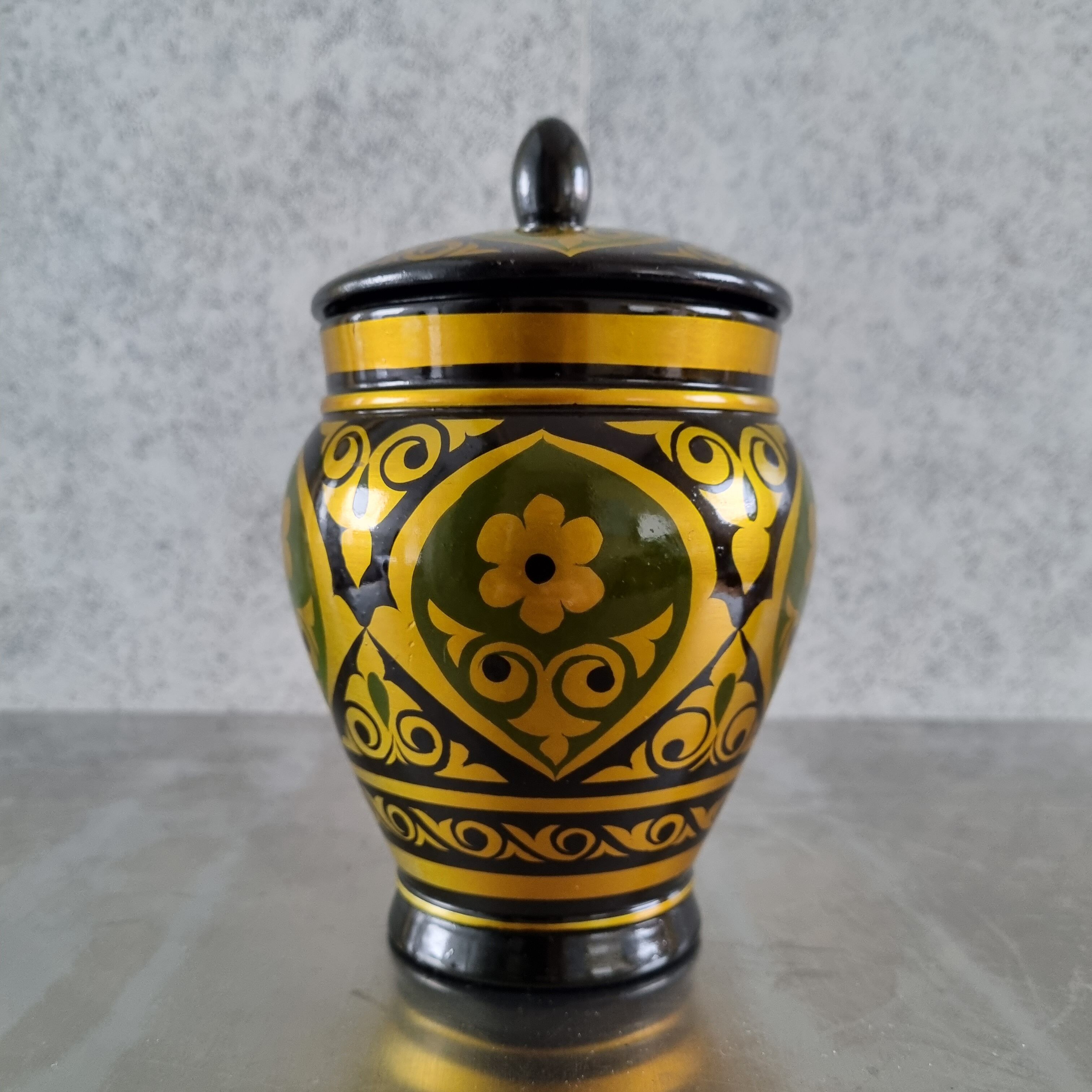 Pot en bois peint laqué artisanat russe Khokhloma
