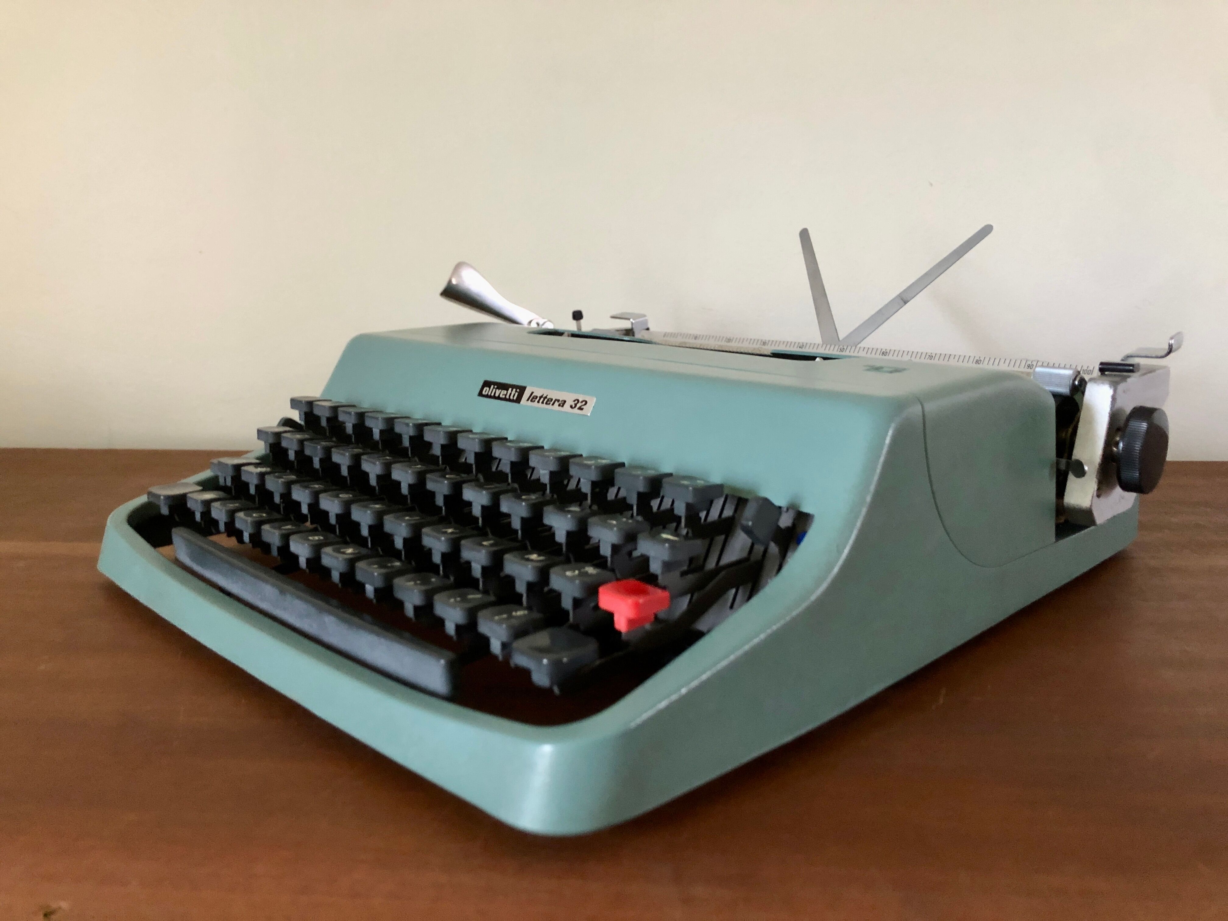 Machine à écrire olivetti lettera 32