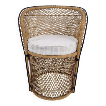 Chaise en rotin style boho chic avec coussin d'extérieur sur mesure des années 1970