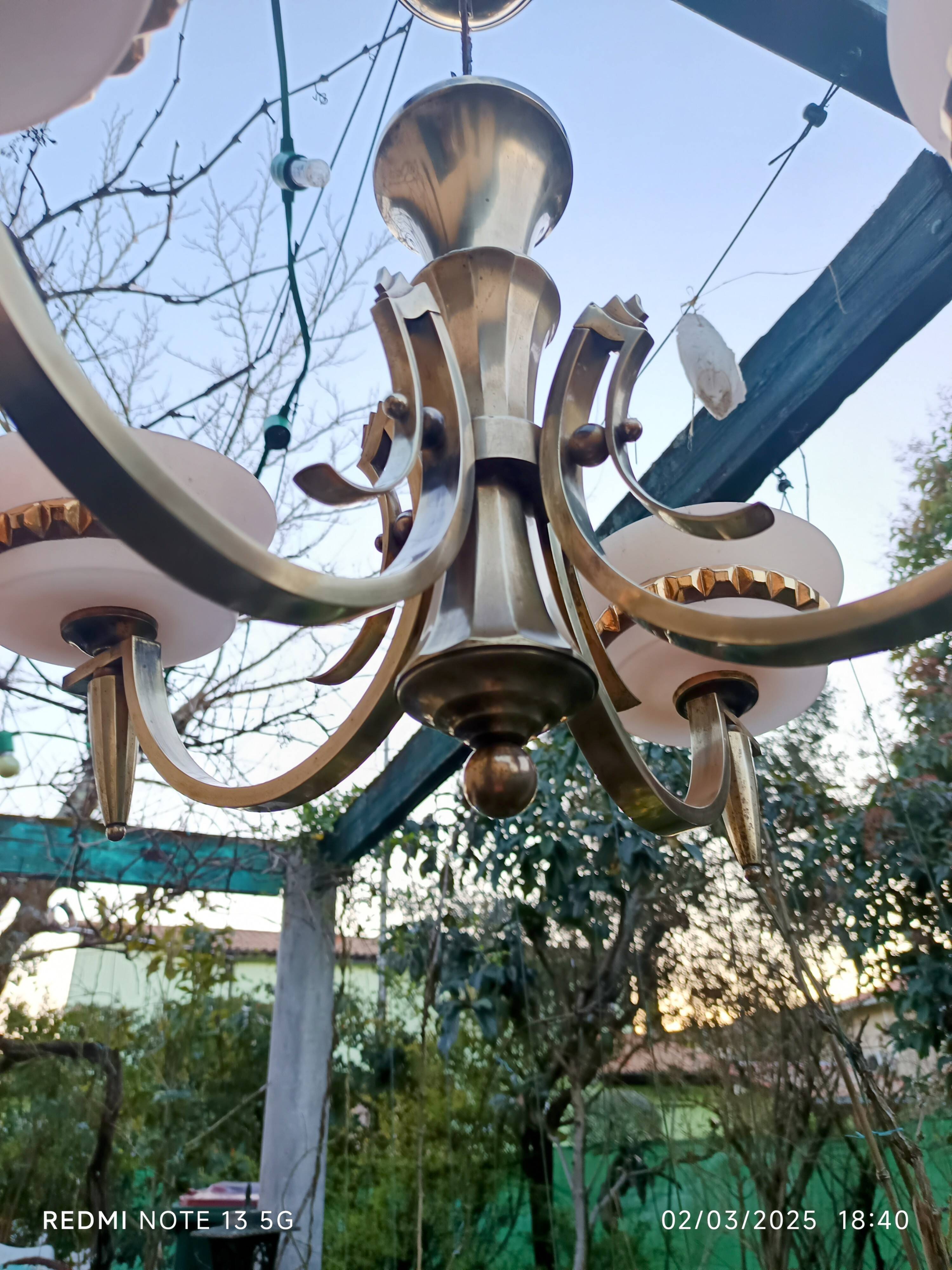 Art Deco chandelier with 4 lights in bronze and opaline.
