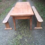 Table ferme rallonges deux bancs