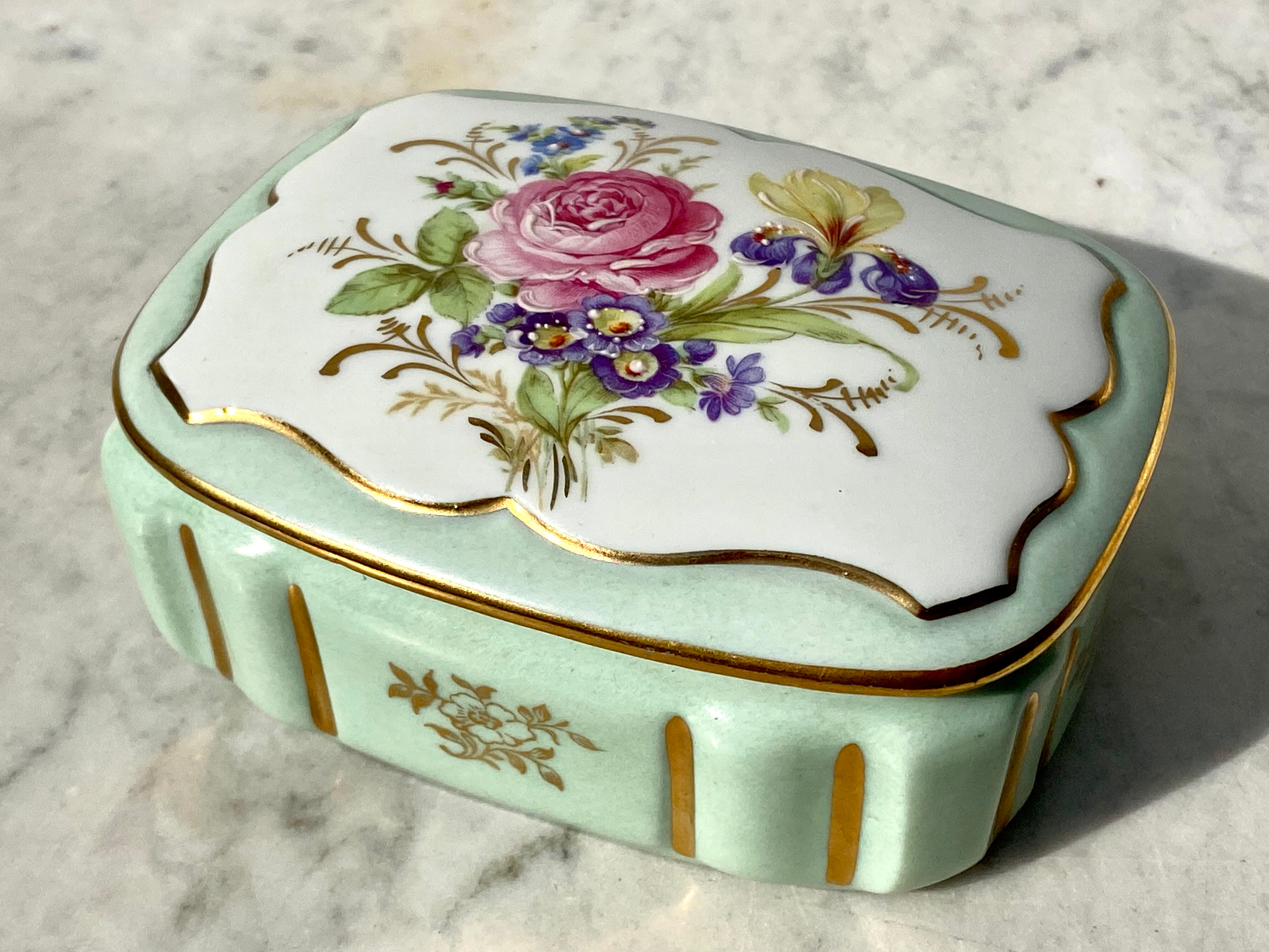 Porcelain jewelry box from Limoges Porteron vintage 60s perfect condition