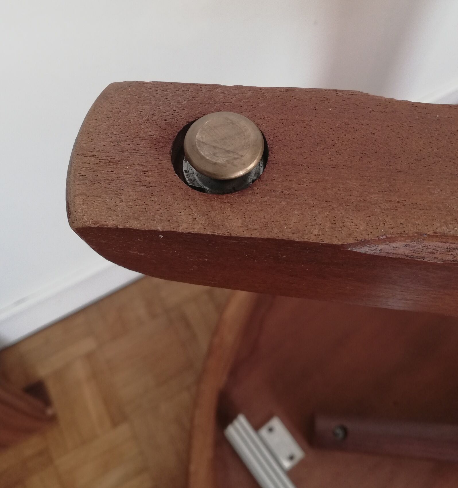 Central-footed rosewood round table