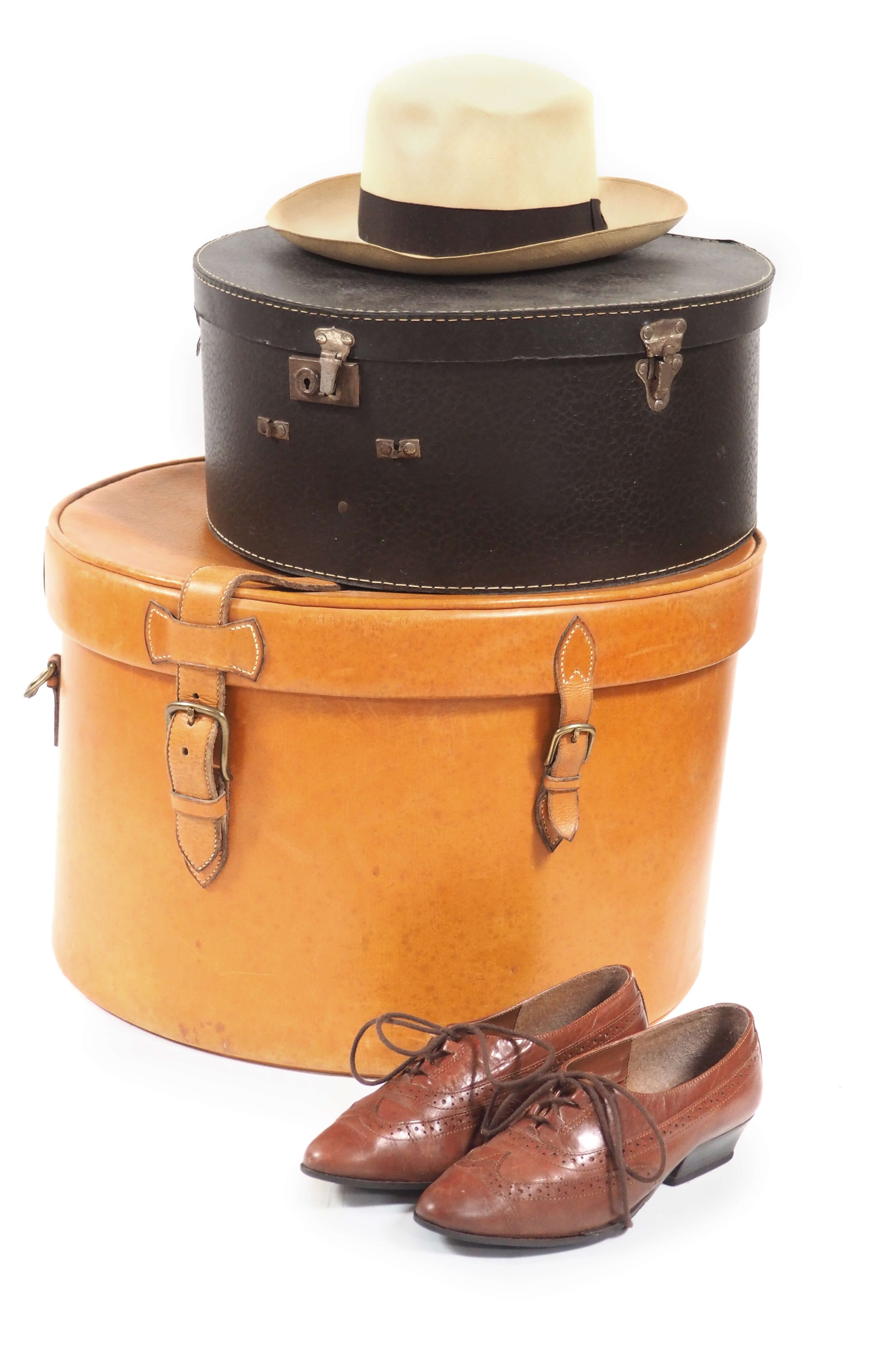 Leather hat trunk