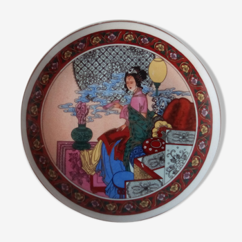 Assiette asiatique ancienne en porcelaine