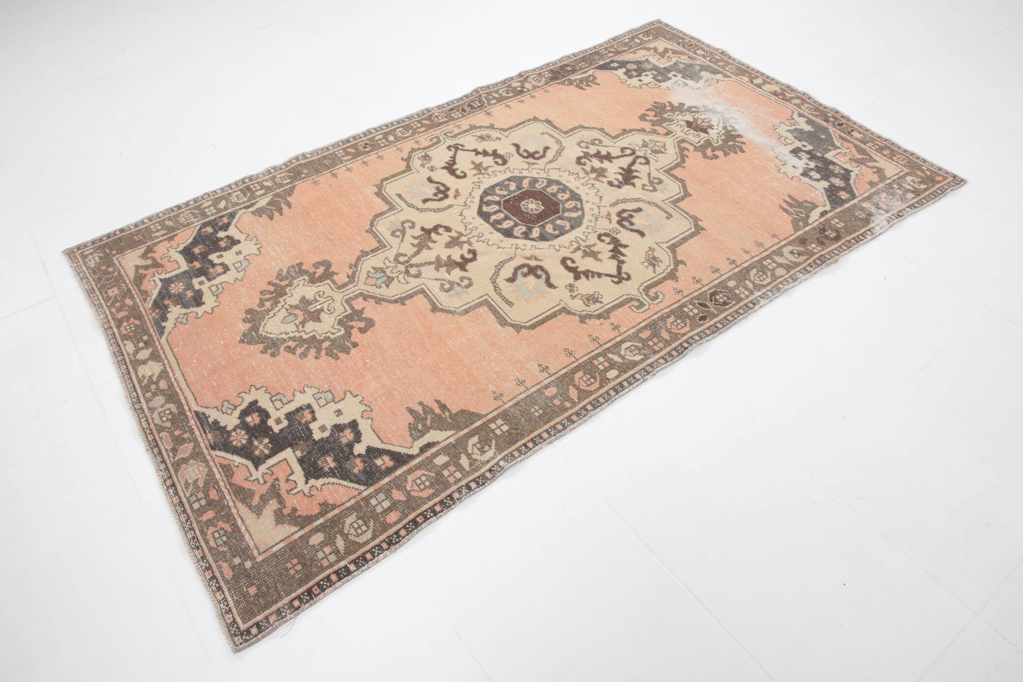 5x8 Vintge Peach & Brown Persian Vintage Rug, 140x247Cm