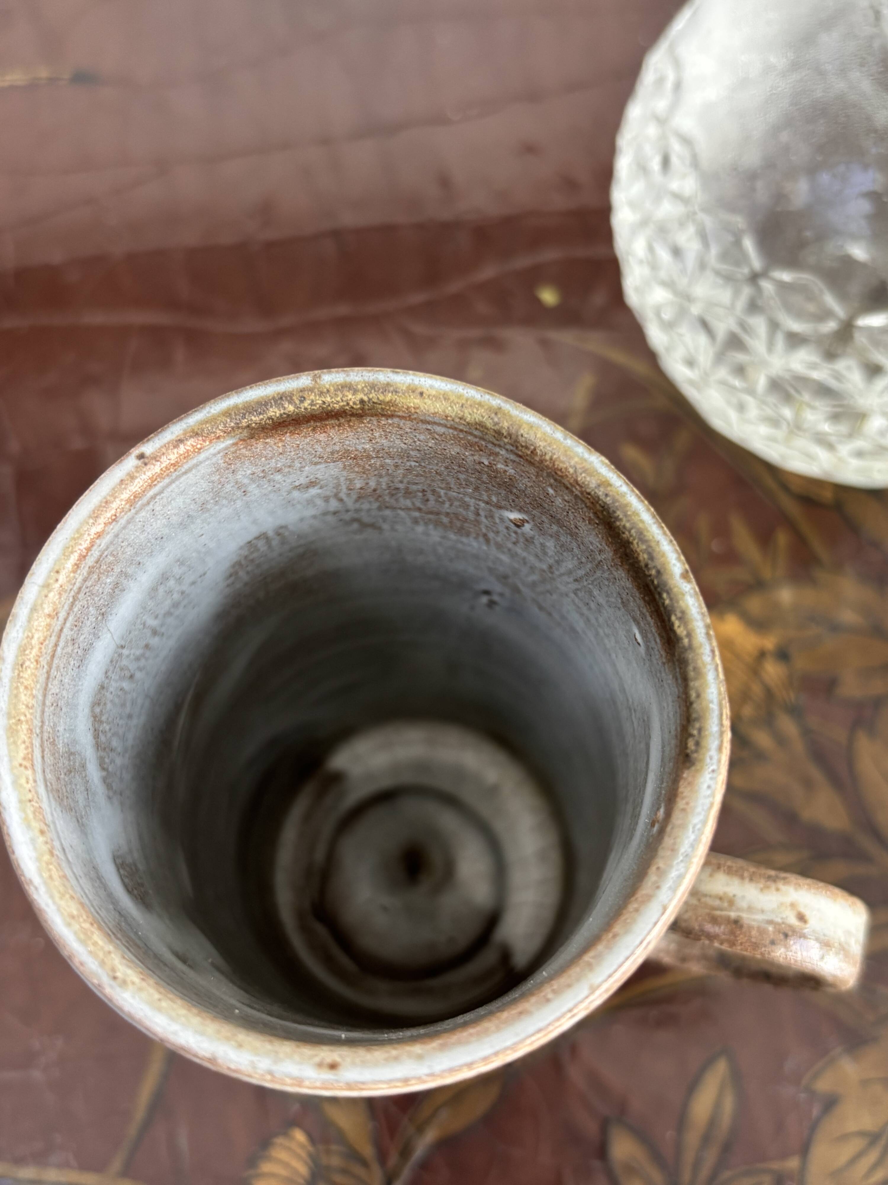 Ceramic mug-cup Jacques Pouchain l'Atelier Dieulefit 1960, Décor inc