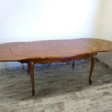 Regency style table with integrated extensions