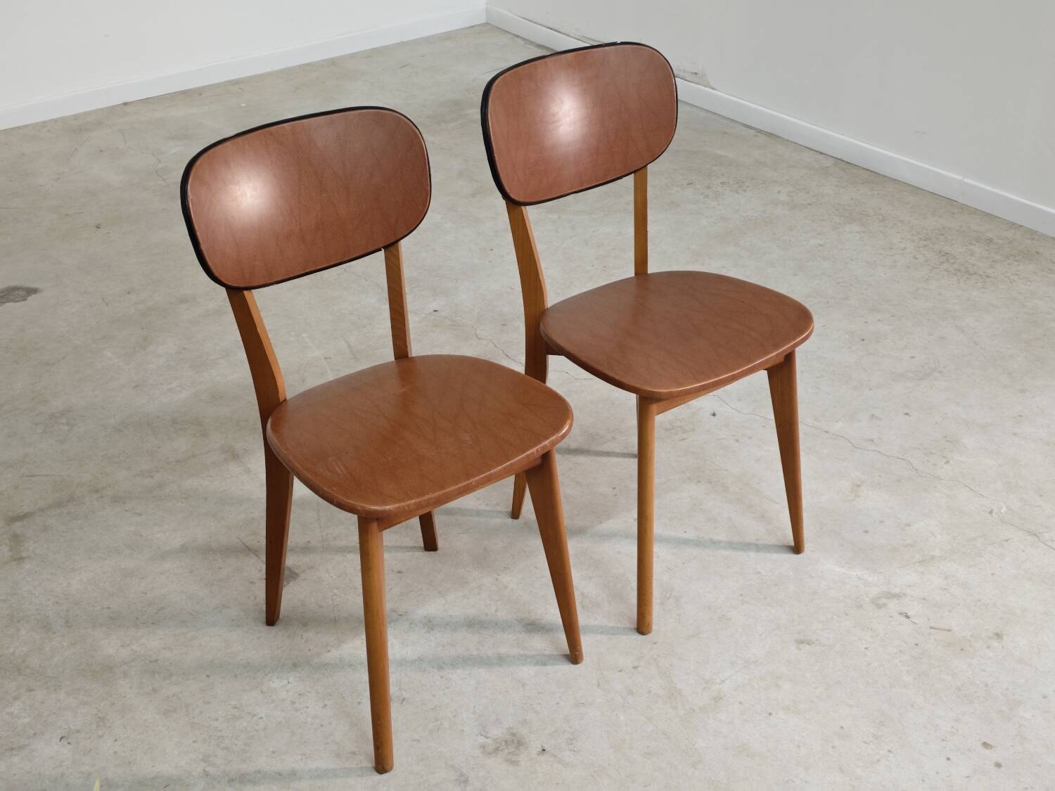 Pair of vintage French chairs in light brown skai