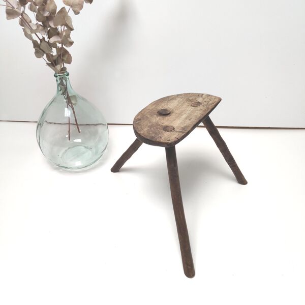 Tabouret tripode brutaliste bois massif demi rond