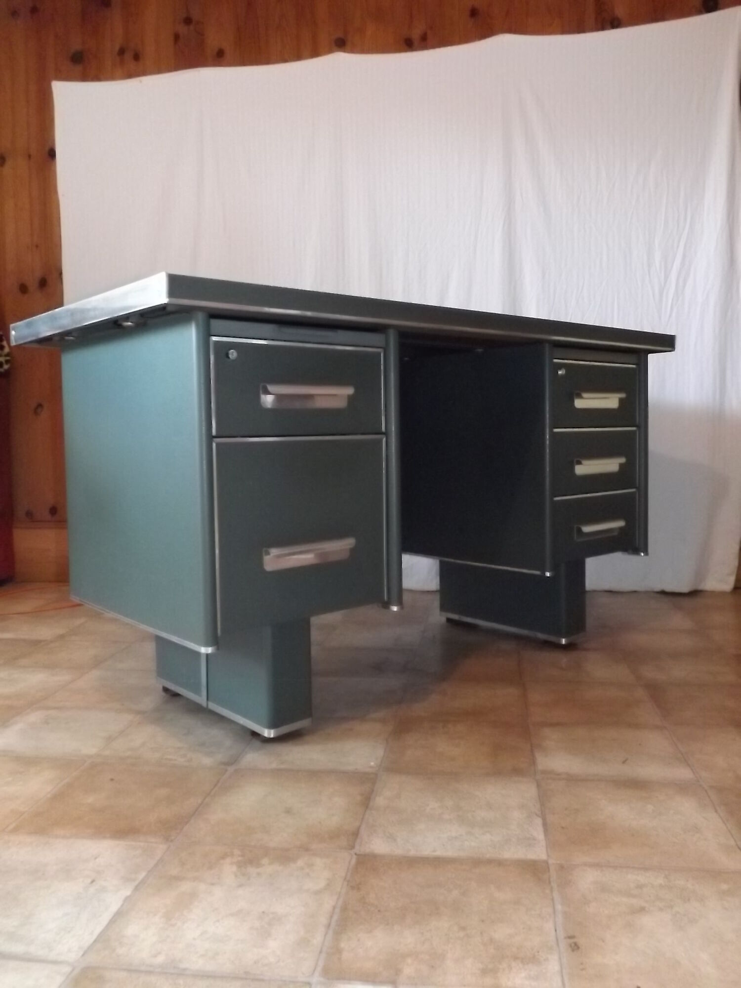 Desk strafor industrial metal covered skai green vintage 1950