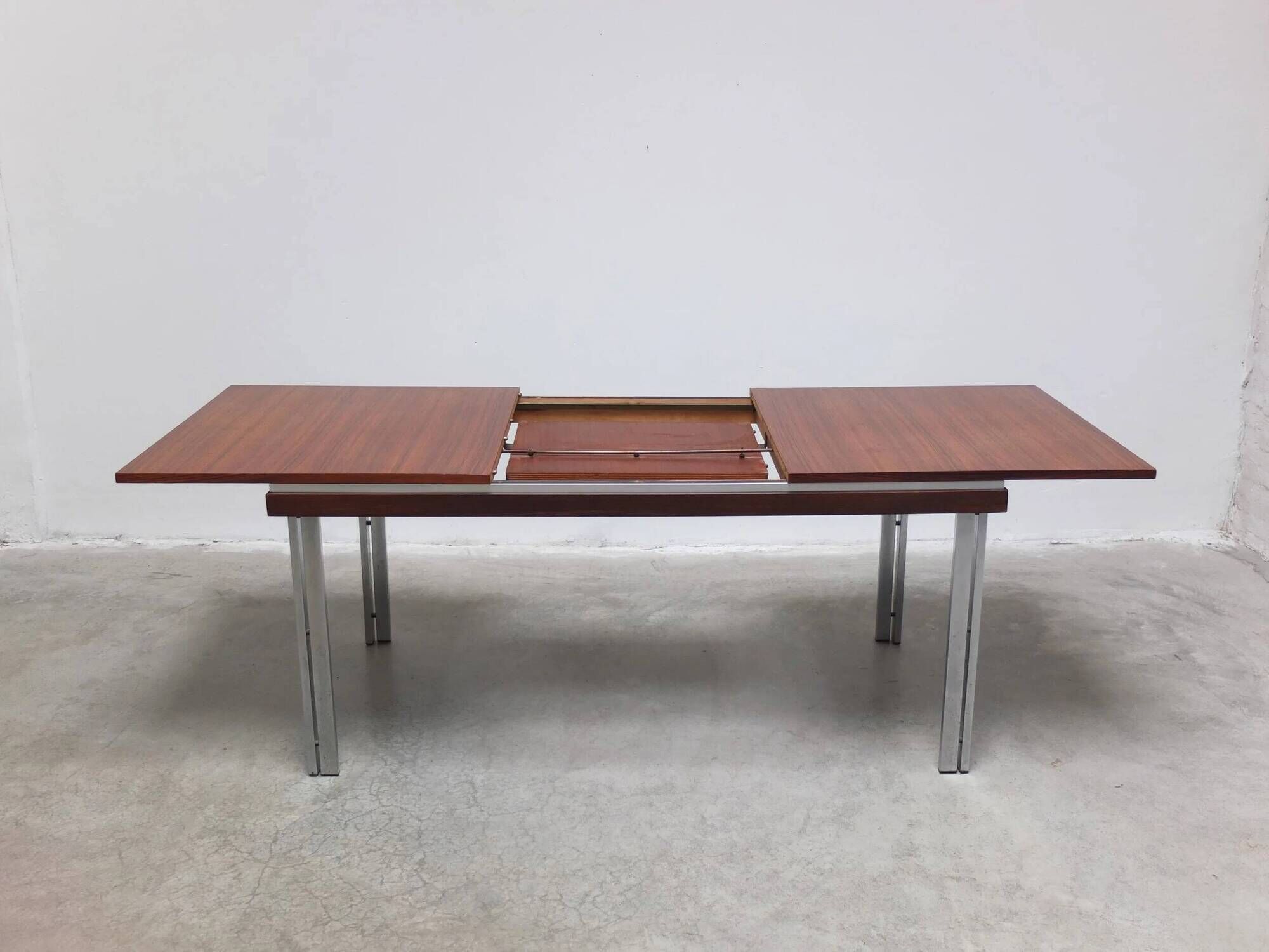Table à manger extensible par Roger De Winter pour E.M.Y., années 1960.