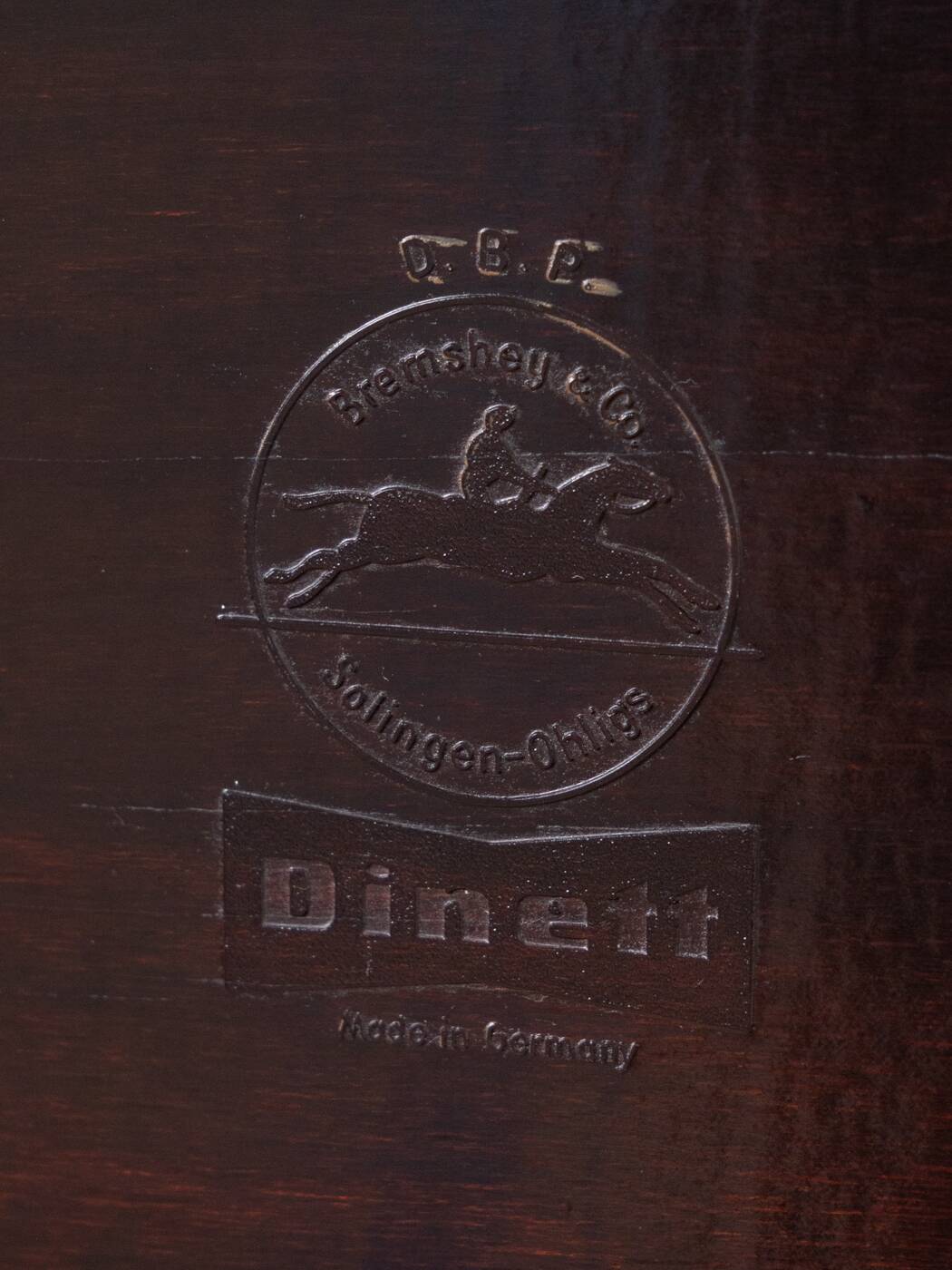 Chariot de service Dinett, Bremshey