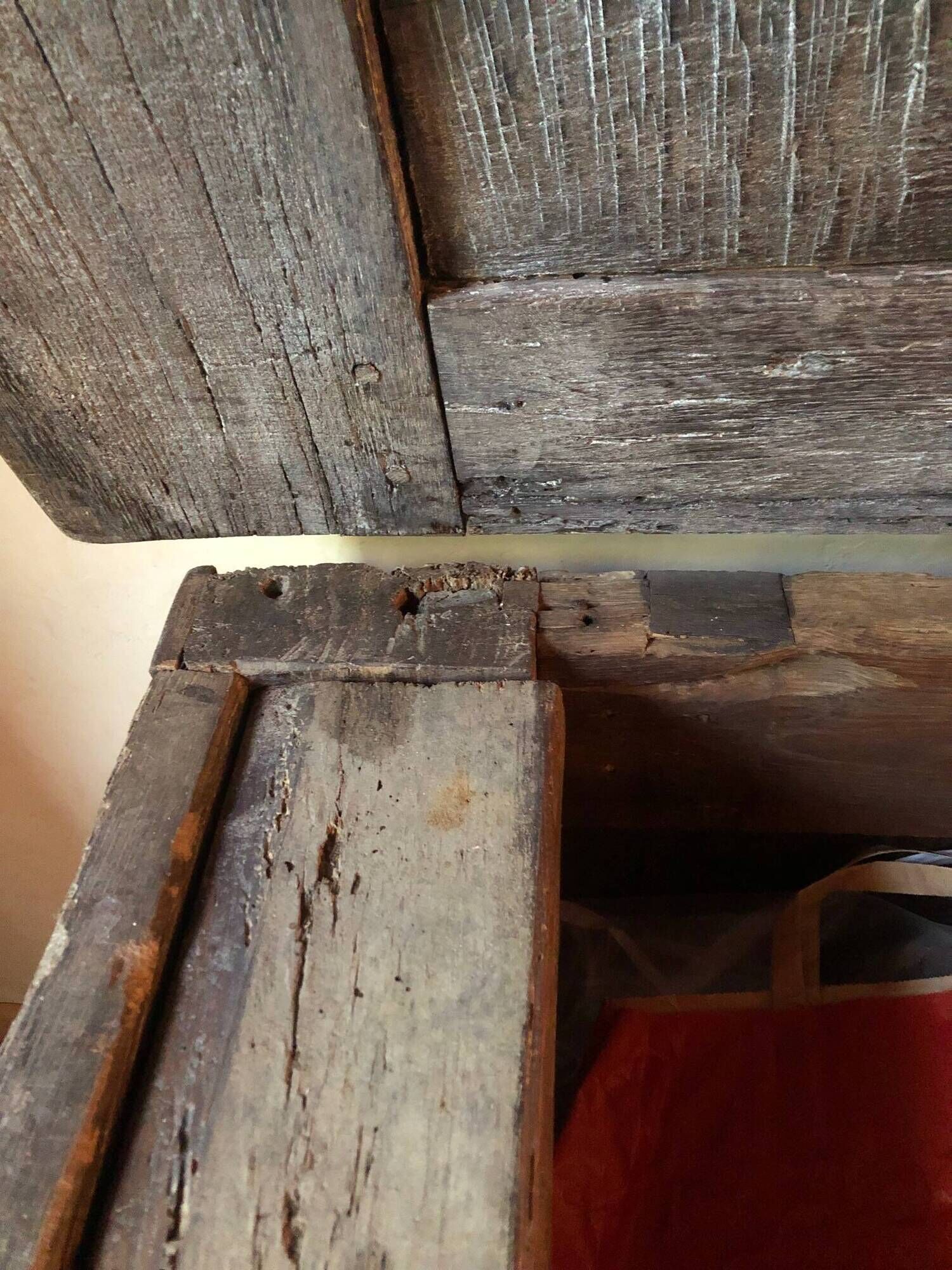 15th-century chest – panels with parchment pattern / napkin folds (coll