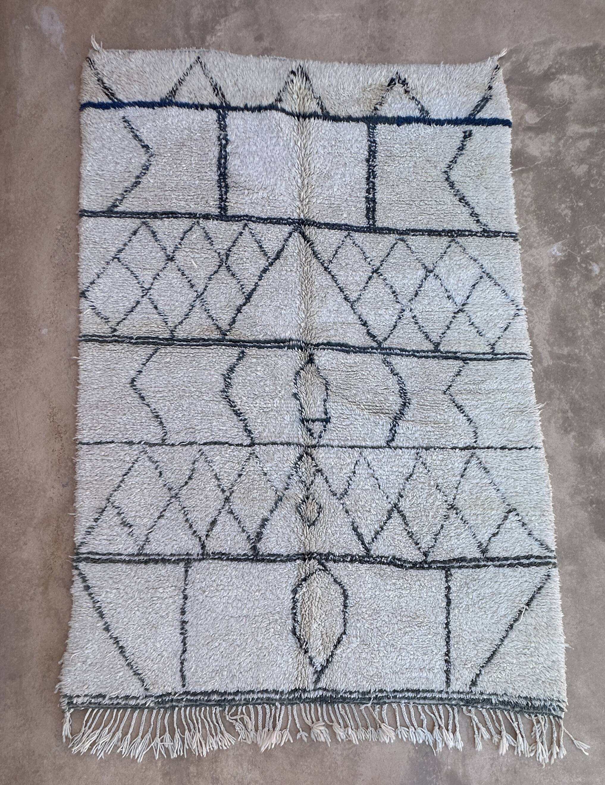 White Marmoucha Moroccan rug - 246 x 167 cm