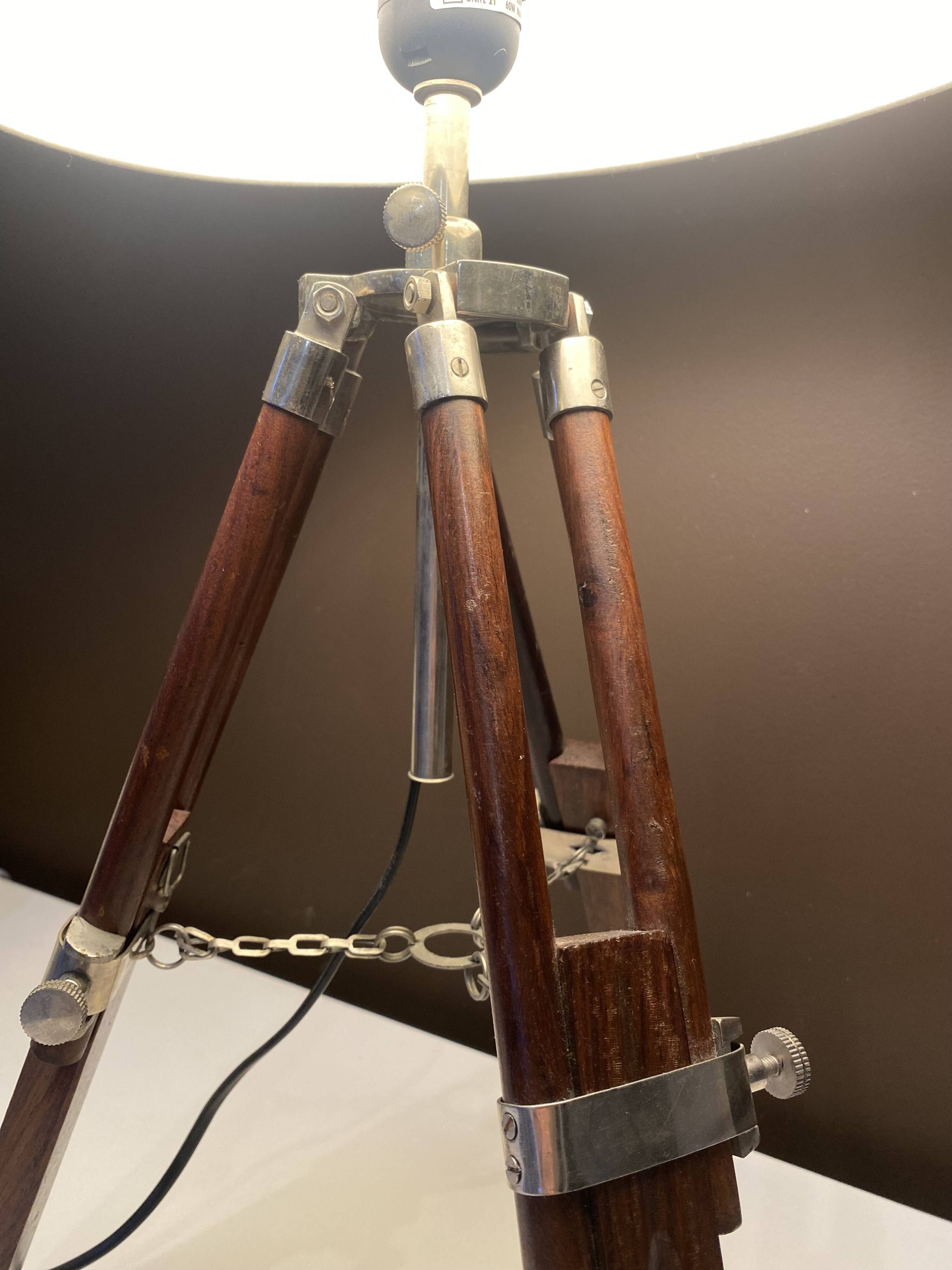 Vintage wooden and metal tripod lamp – 1970s