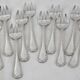 Ercuis Trianon, Rubans, 12 silver-plated oyster forks, excellent condition.