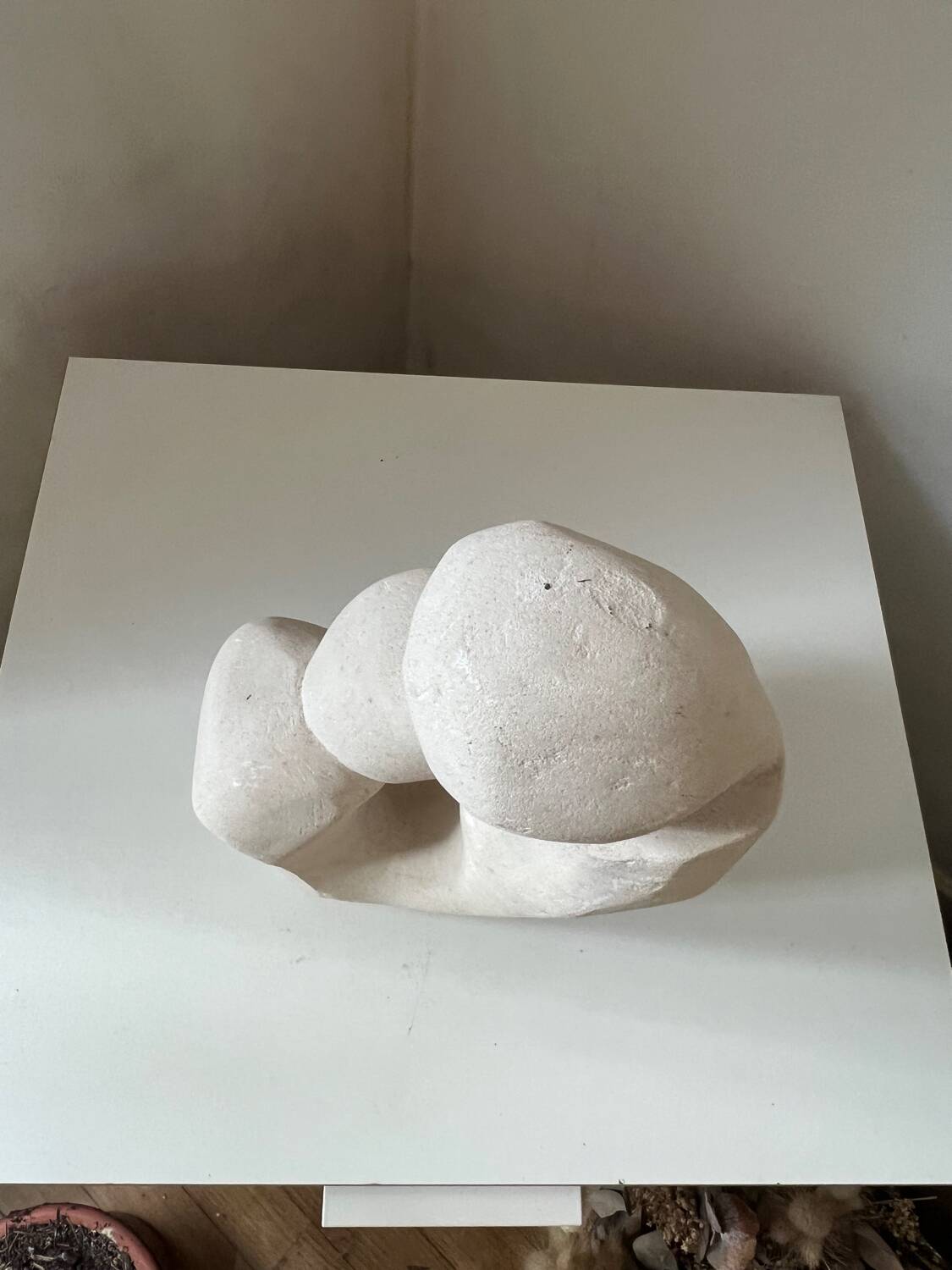 Sculpture abstraite plâtre couple enfant vintage