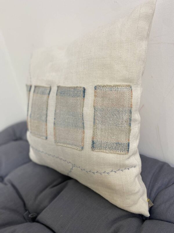 Coussin en toile toile ancienne style Kilim