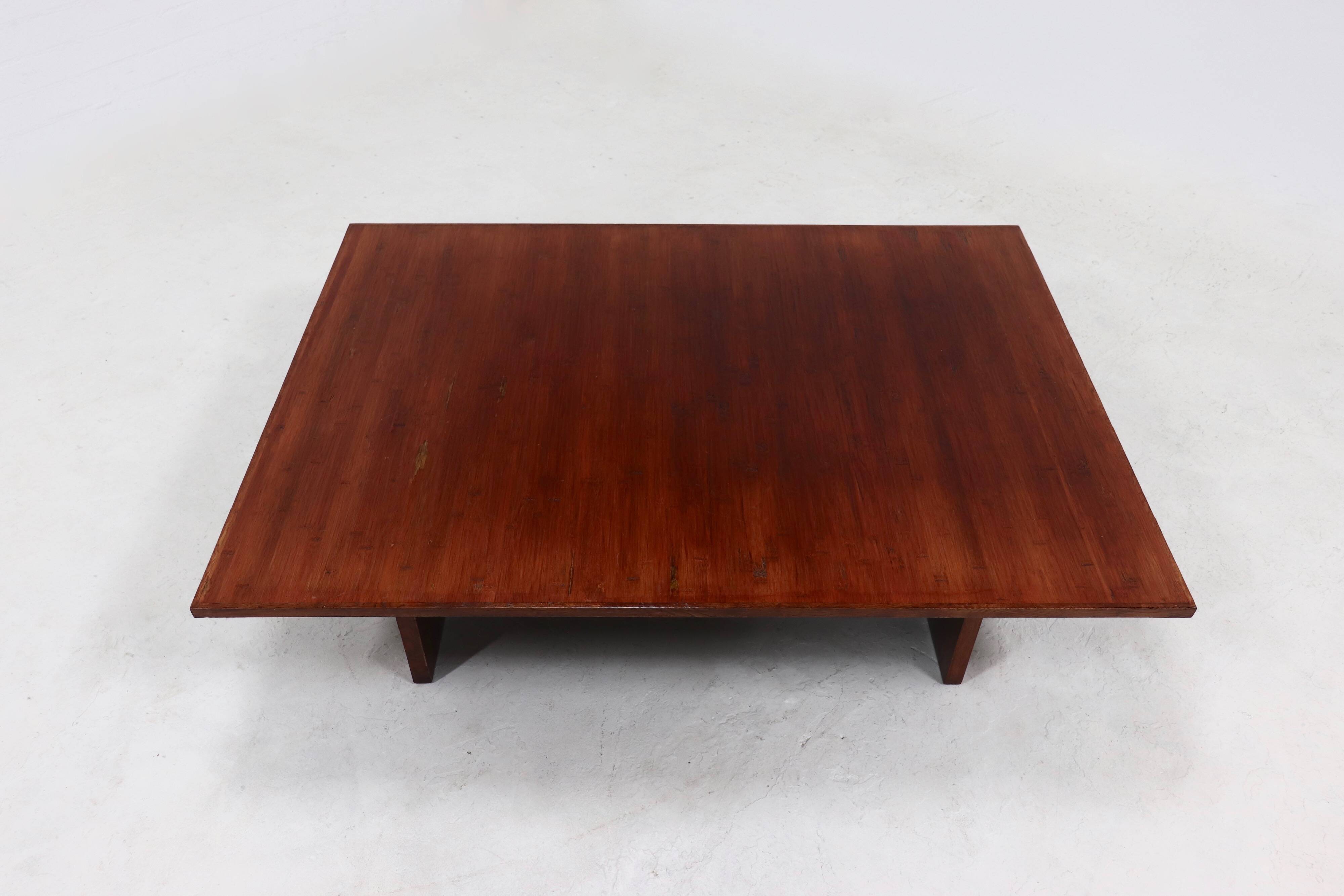 Grande table basse en bambou et bois belge des années 1980