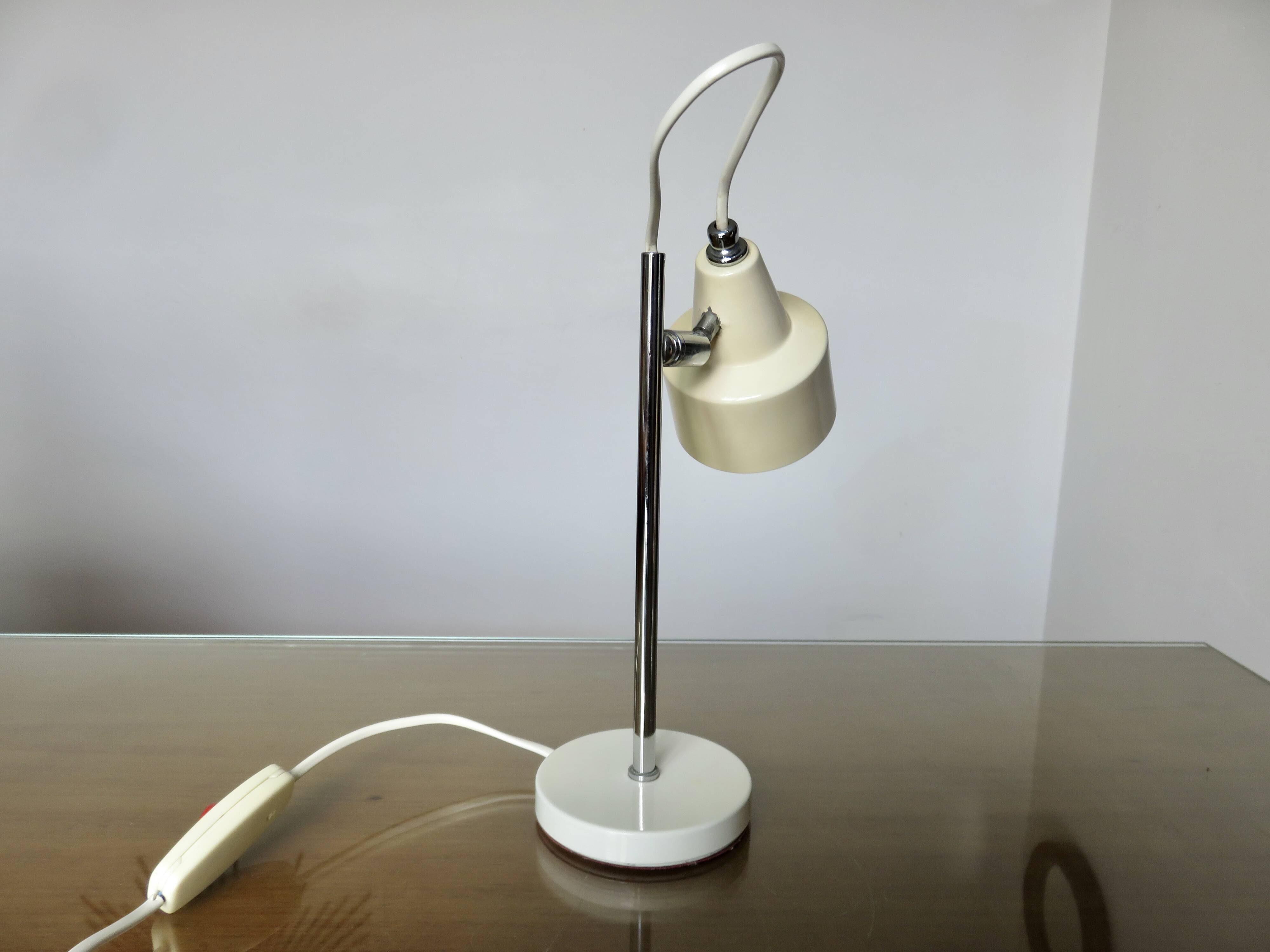 Small Italian lamp with a ball joint, chrome metal and lacquered metal, 60s 70s.