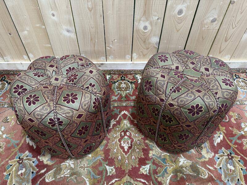 Paire de poufs style orientaux