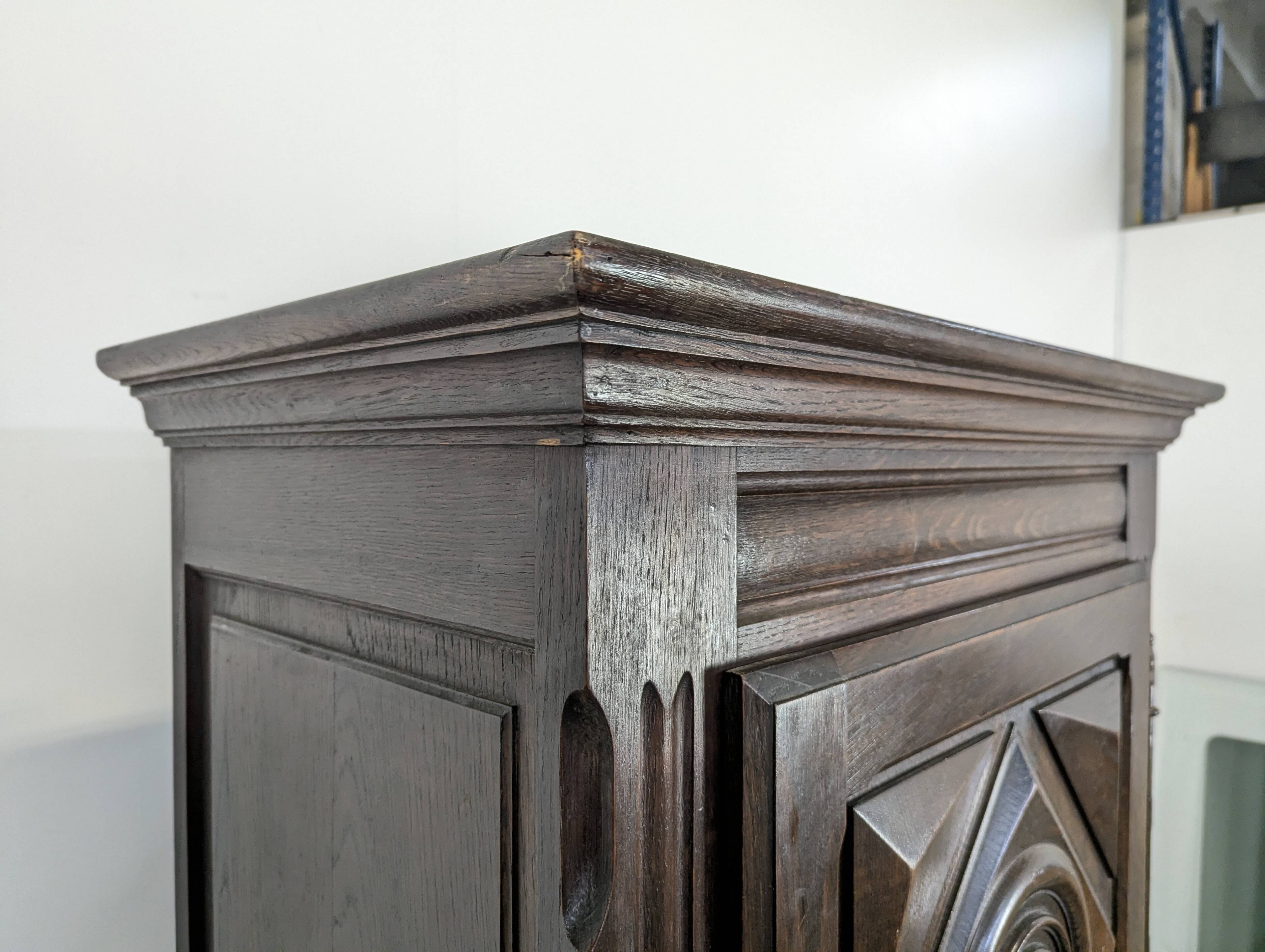 Brutalist bonnetière in the spirit of Dudouyt.