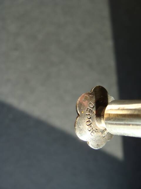 True sugar tongs The Crab