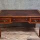 Bureau de centre style Louis XV en marqueterie