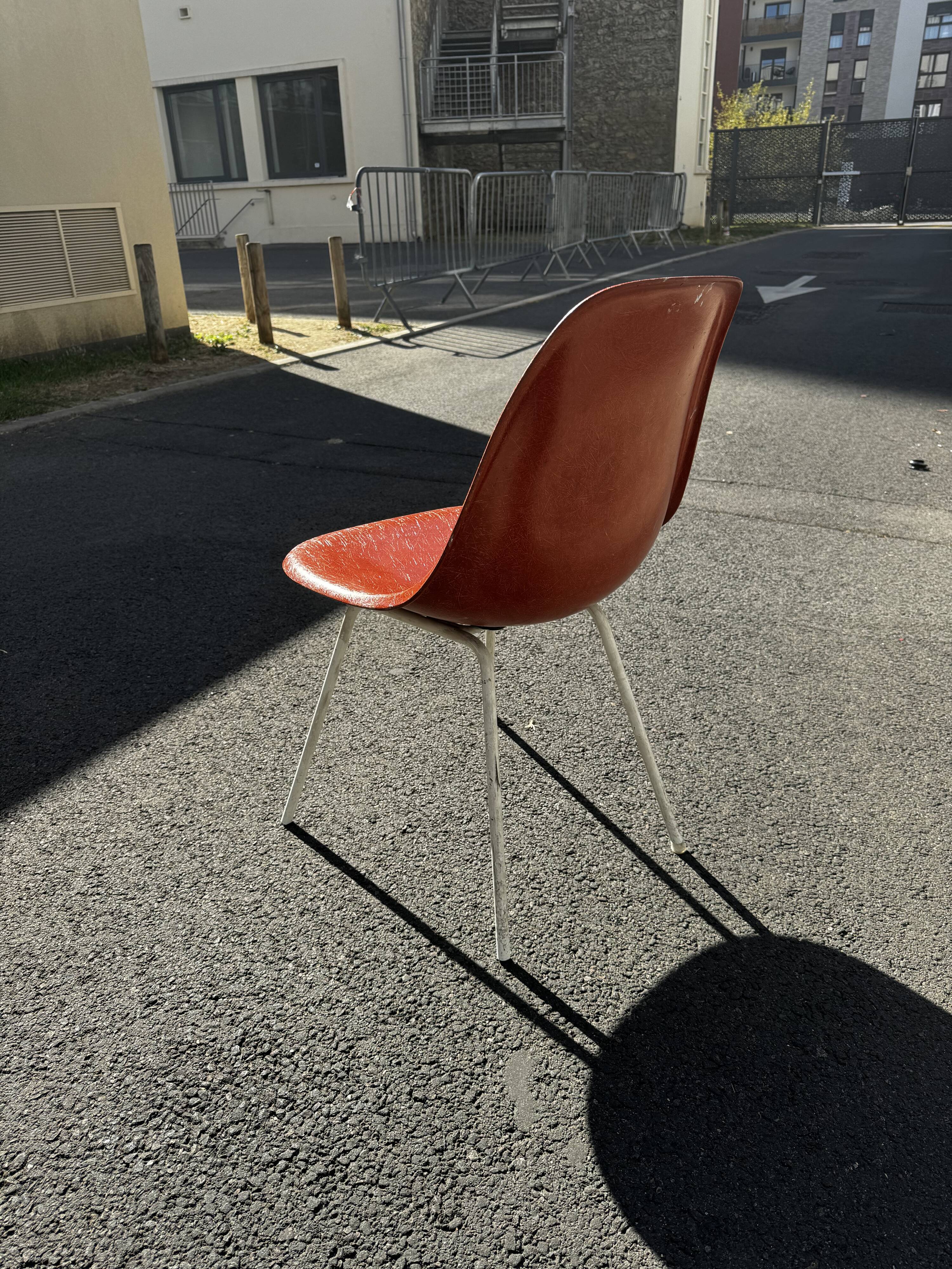 Chaise EAMES par Vitra Herman Miller modèle Diana