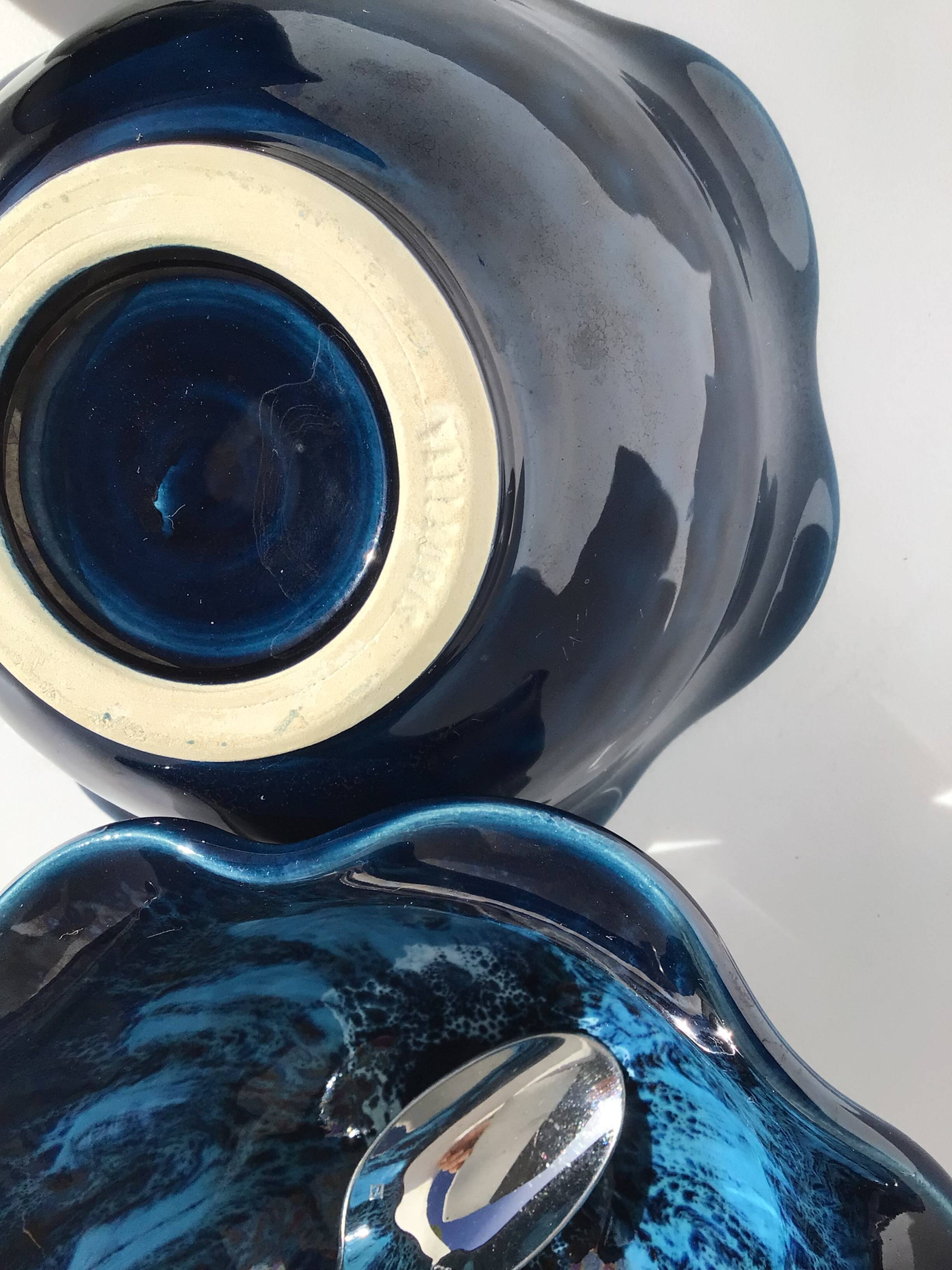 3 Vallauris Cups deep blue wavy edge